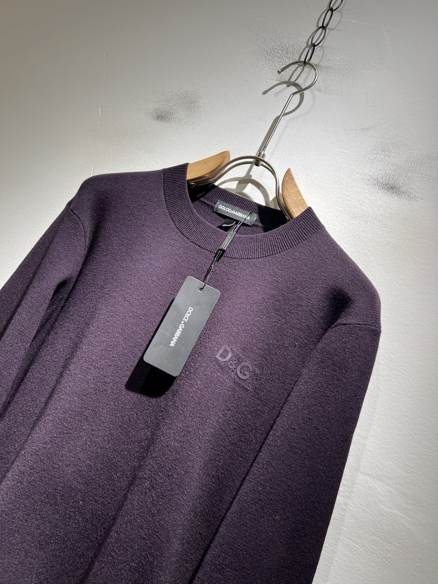 Dolce&Gabba*a 杜嘉*纳2025秋冬新款针织羊毛衫，专柜同步发售！定制专属羊毛面料，胸前字母