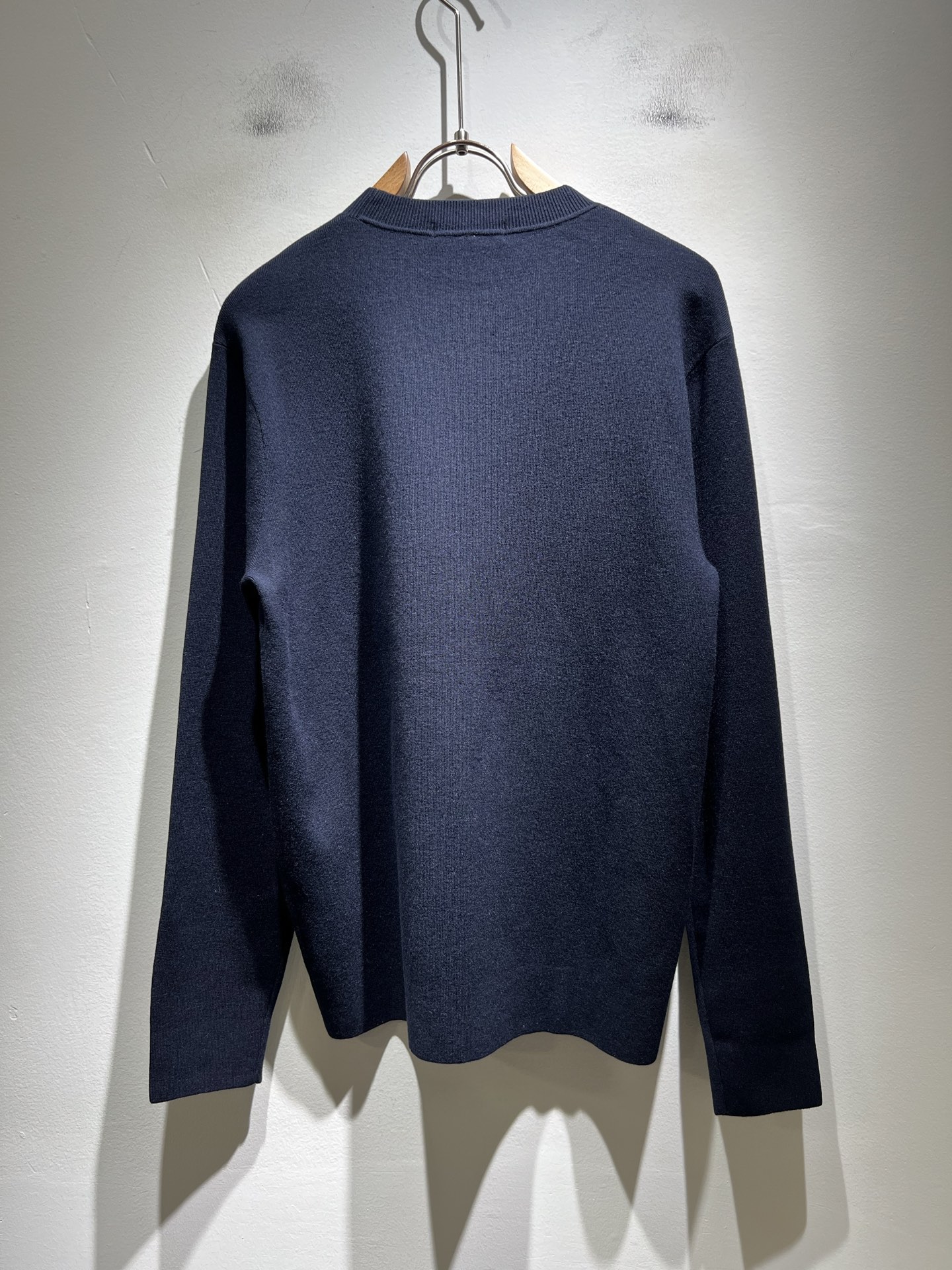 Dolce&Gabba*a 杜嘉*纳2025秋冬新款针织羊毛衫，专柜同步发售！定制专属羊毛面料，胸前字母