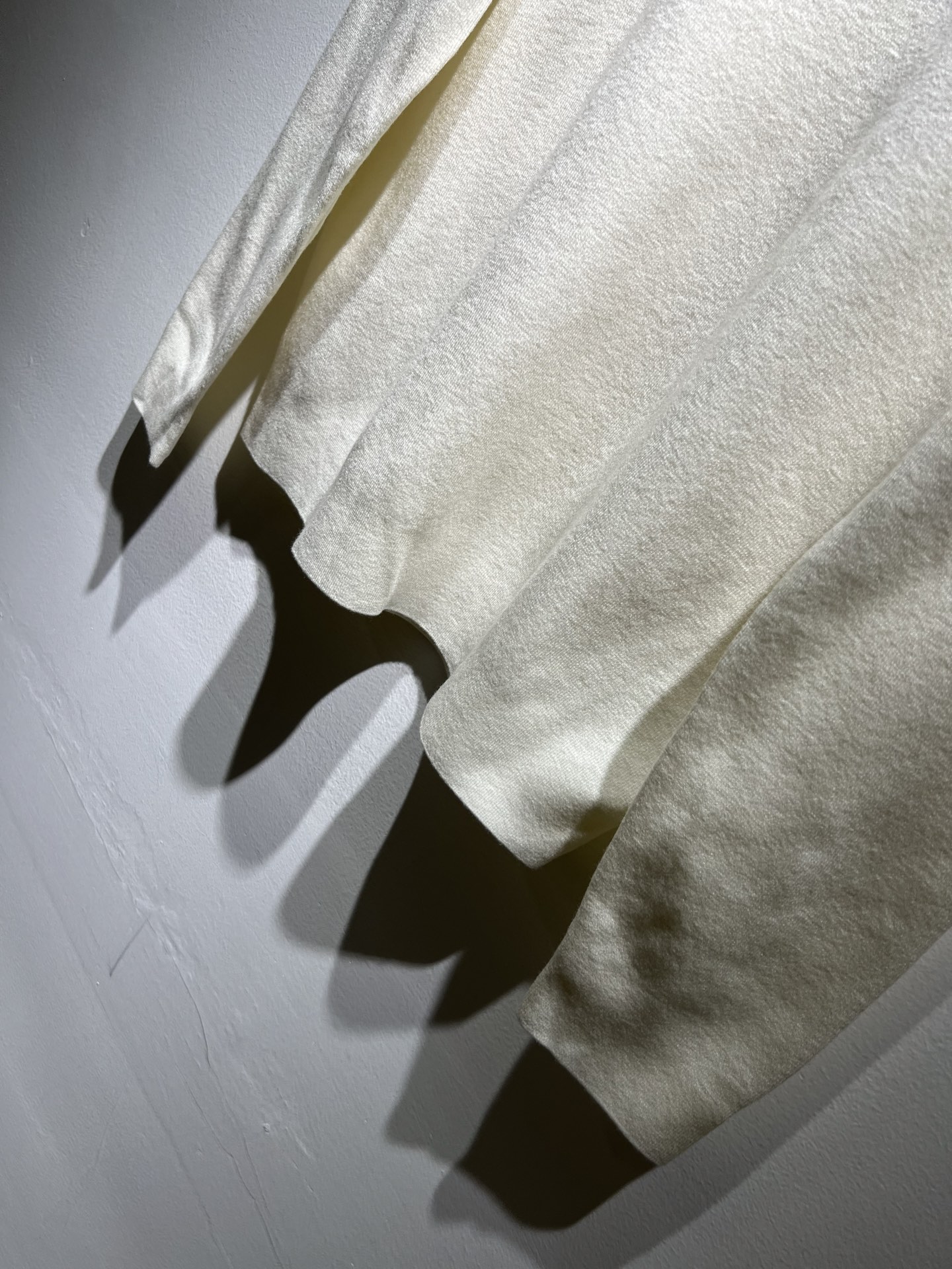 Dolce&Gabba*a 杜嘉*纳2025秋冬新款针织羊毛衫，专柜同步发售！定制专属羊毛面料，胸前字母