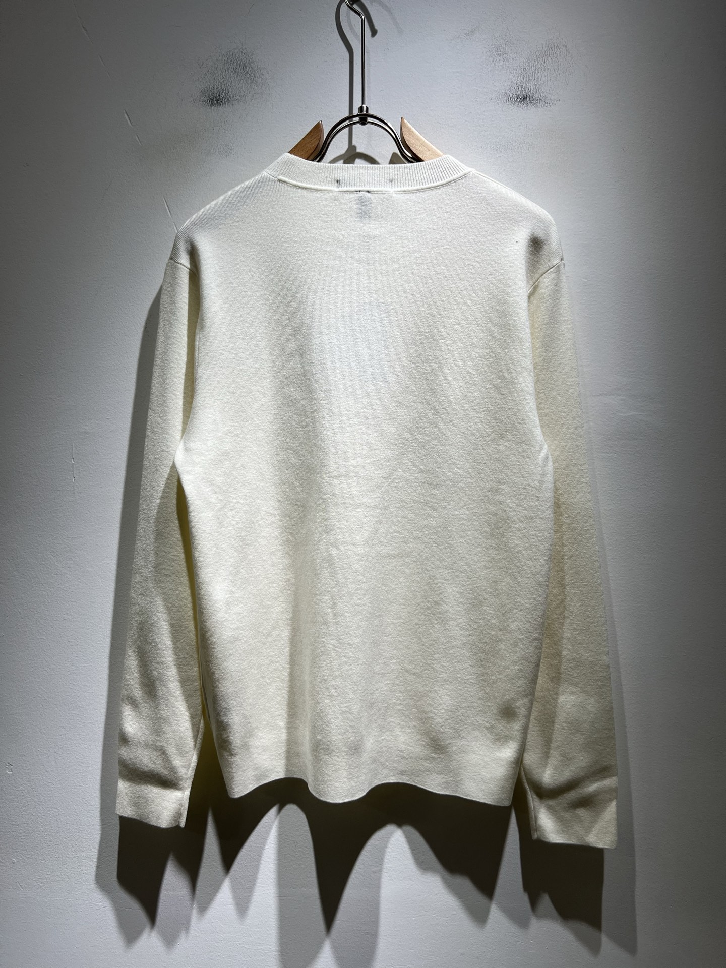 Dolce&Gabba*a 杜嘉*纳2025秋冬新款针织羊毛衫，专柜同步发售！定制专属羊毛面料，胸前字母