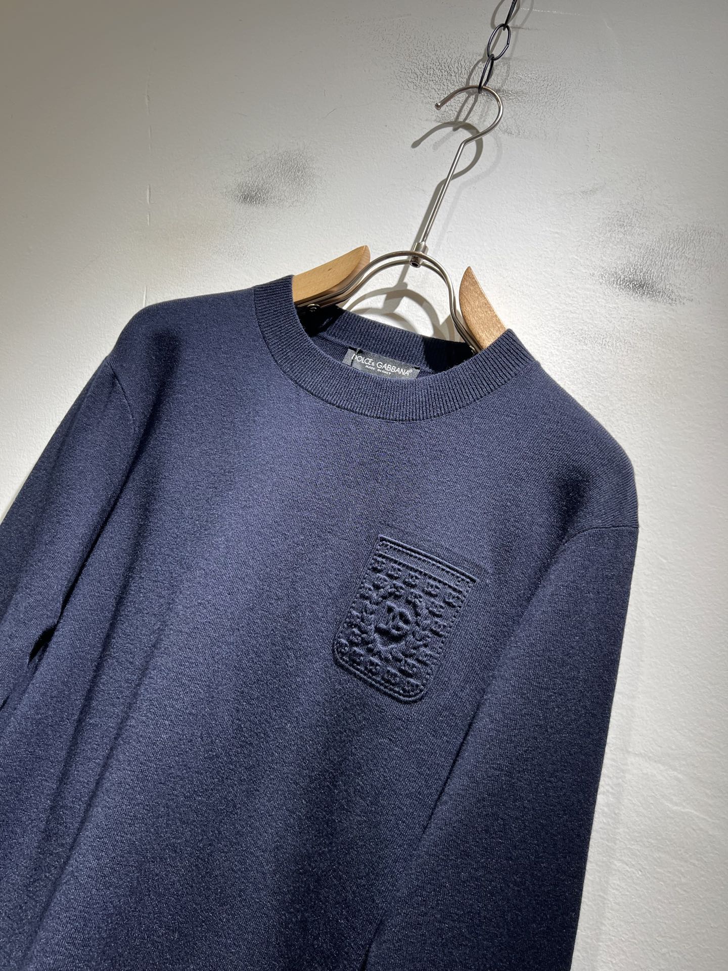 Dolce&Gabba*a 杜嘉*纳2025秋冬新款针织羊毛衫，专柜同步发售！定制专属羊毛面料，胸前字母