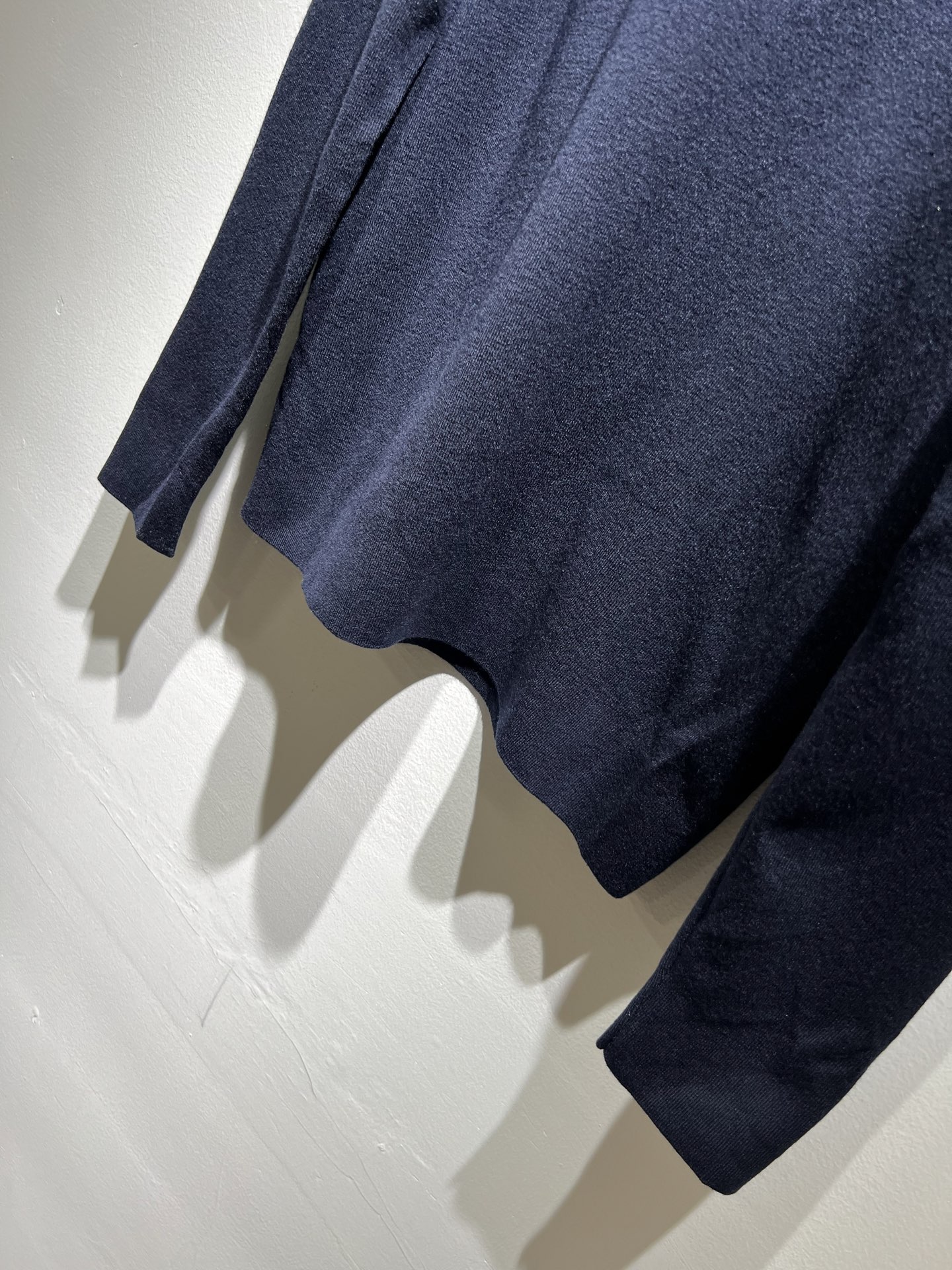 Dolce&Gabba*a 杜嘉*纳2025秋冬新款针织羊毛衫，专柜同步发售！定制专属羊毛面料，胸前字母