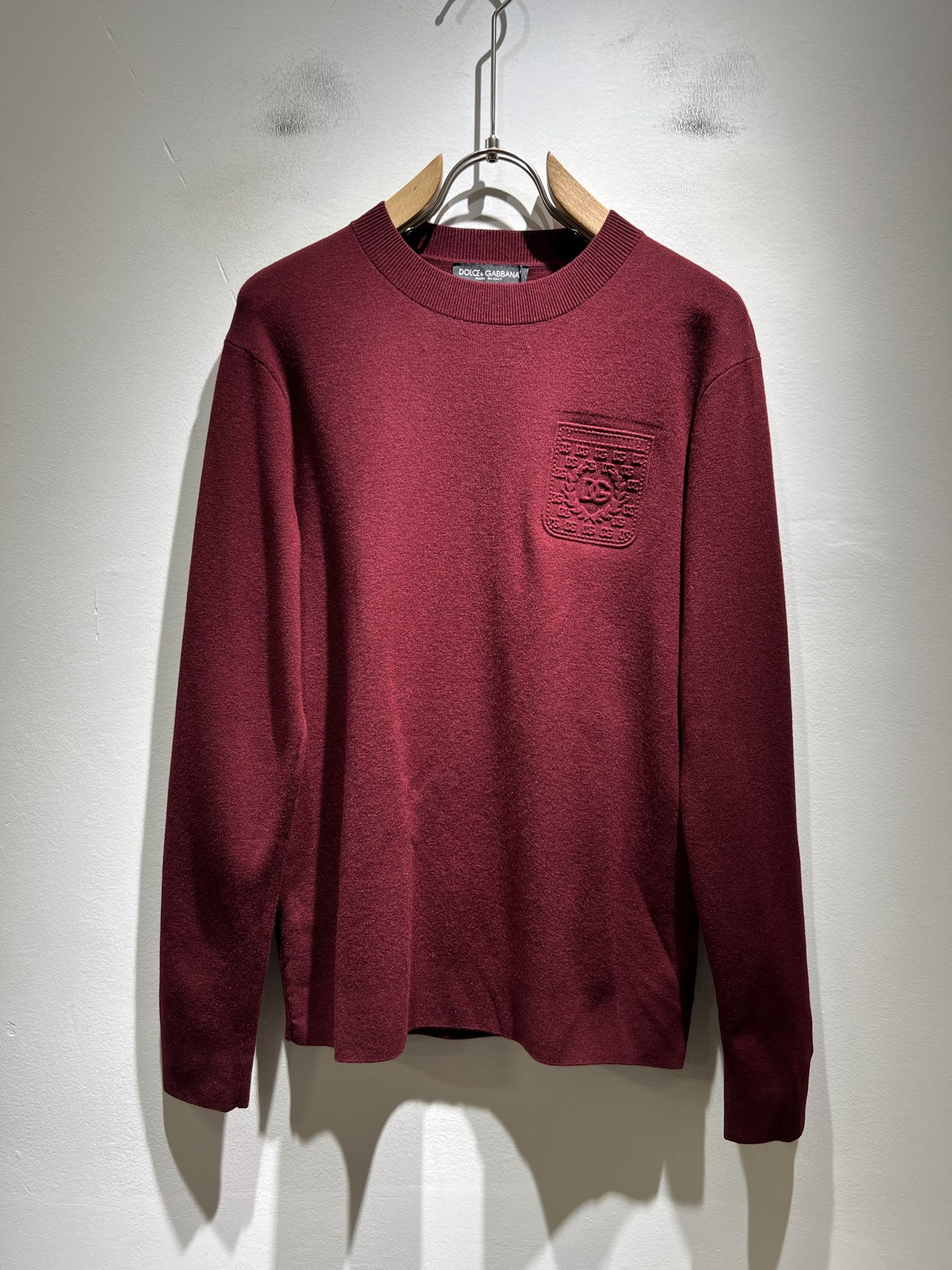 Dolce&Gabba*a 杜嘉*纳2025秋冬新款针织羊毛衫，专柜同步发售！定制专属羊毛面料，胸前字母