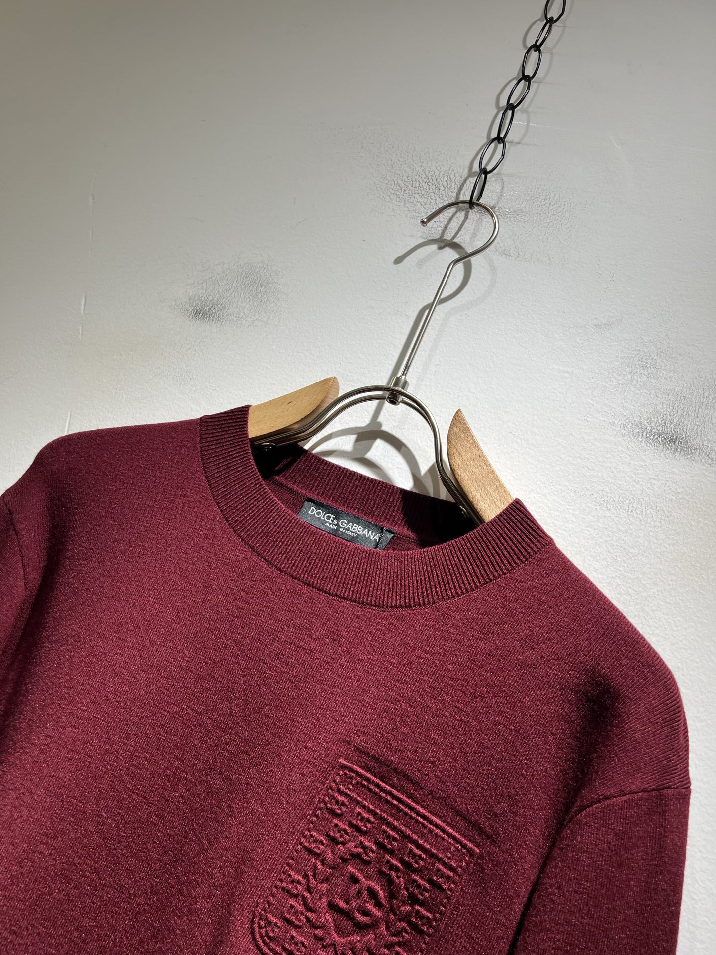 Dolce&Gabba*a 杜嘉*纳2025秋冬新款针织羊毛衫，专柜同步发售！定制专属羊毛面料，胸前字母