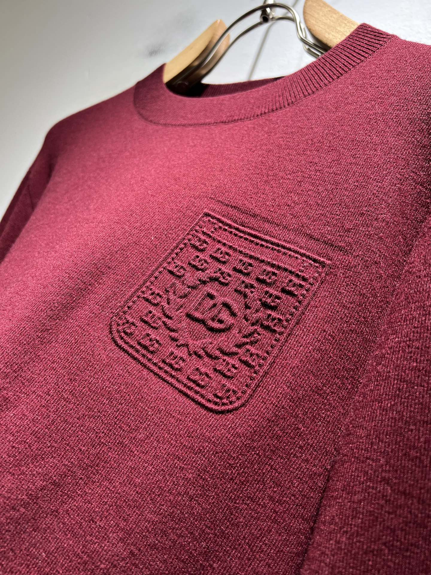 Dolce&Gabba*a 杜嘉*纳2025秋冬新款针织羊毛衫，专柜同步发售！定制专属羊毛面料，胸前字母