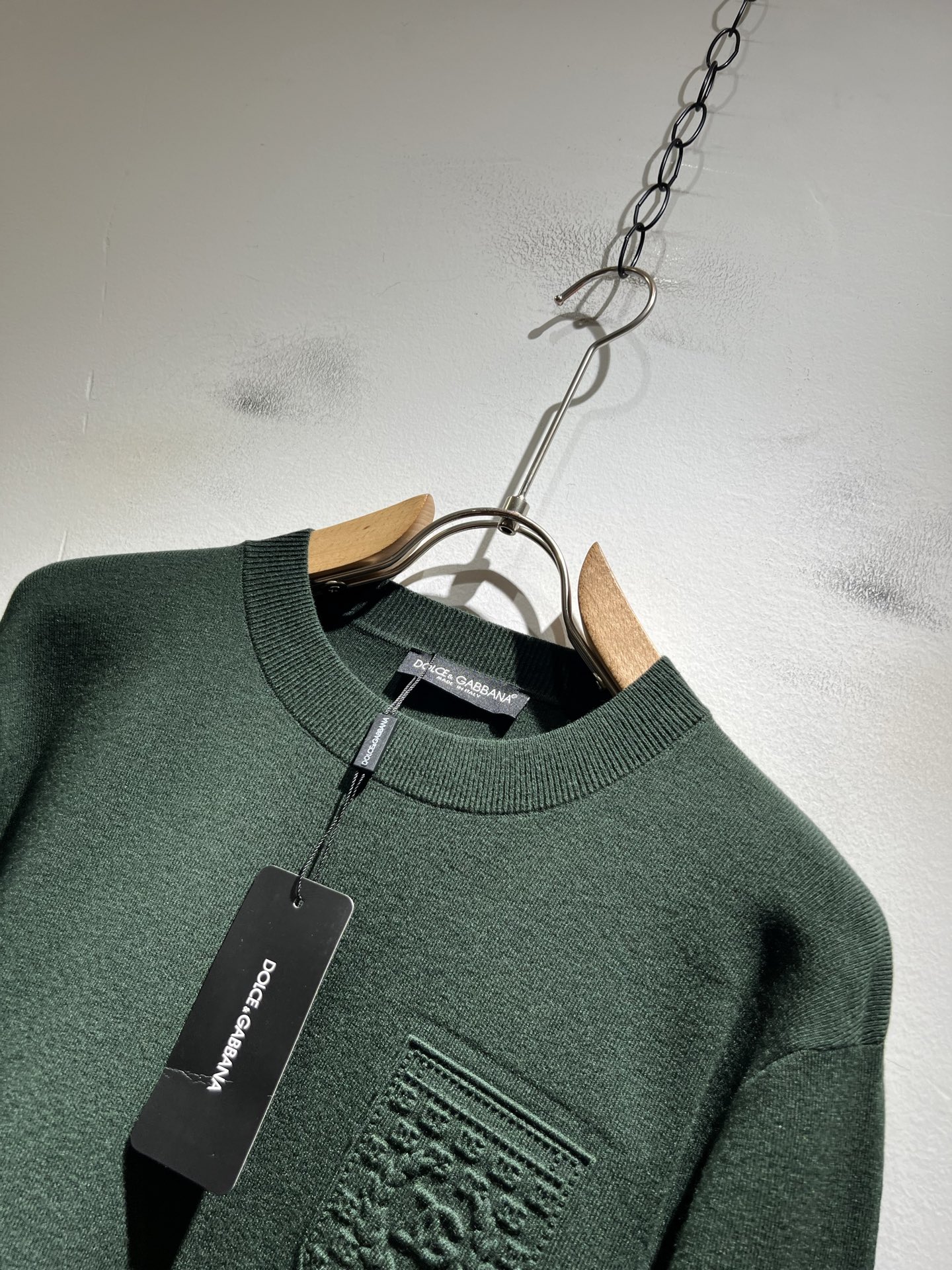 Dolce&Gabba*a 杜嘉*纳2025秋冬新款针织羊毛衫，专柜同步发售！定制专属羊毛面料，胸前字母