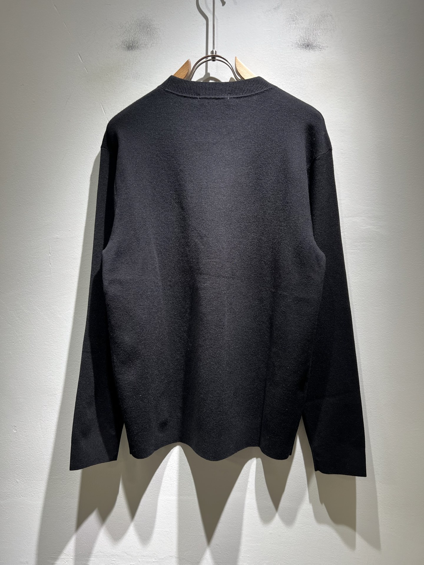 Dolce&Gabba*a 杜嘉*纳2025秋冬新款针织羊毛衫，专柜同步发售！定制专属羊毛面料，胸前字母