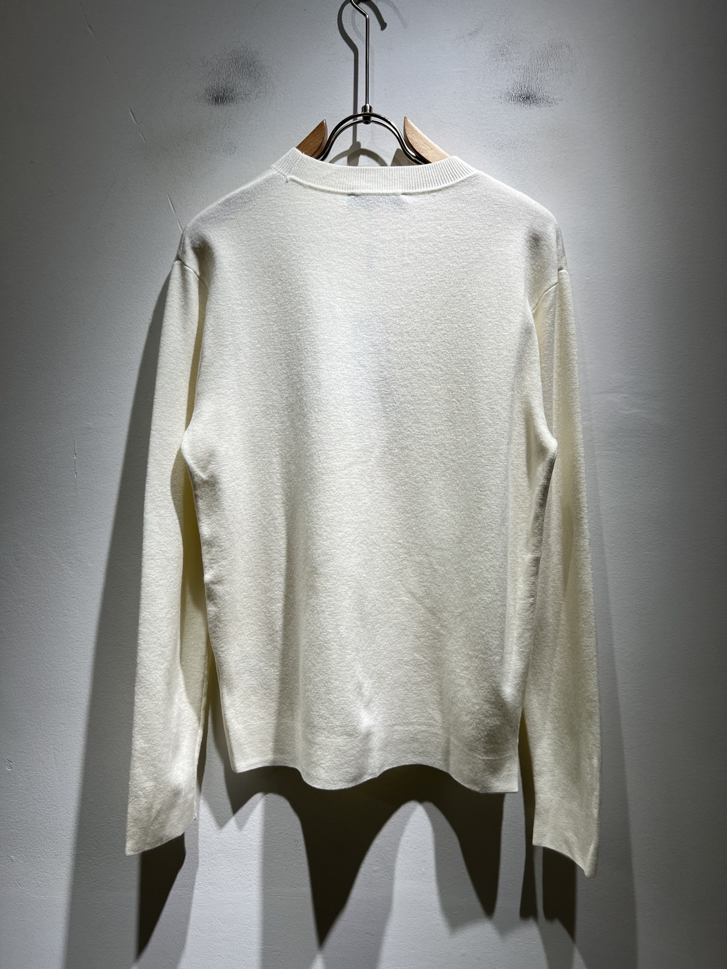 Dolce&Gabba*a 杜嘉*纳2025秋冬新款针织羊毛衫，专柜同步发售！定制专属羊毛面料，胸前字母