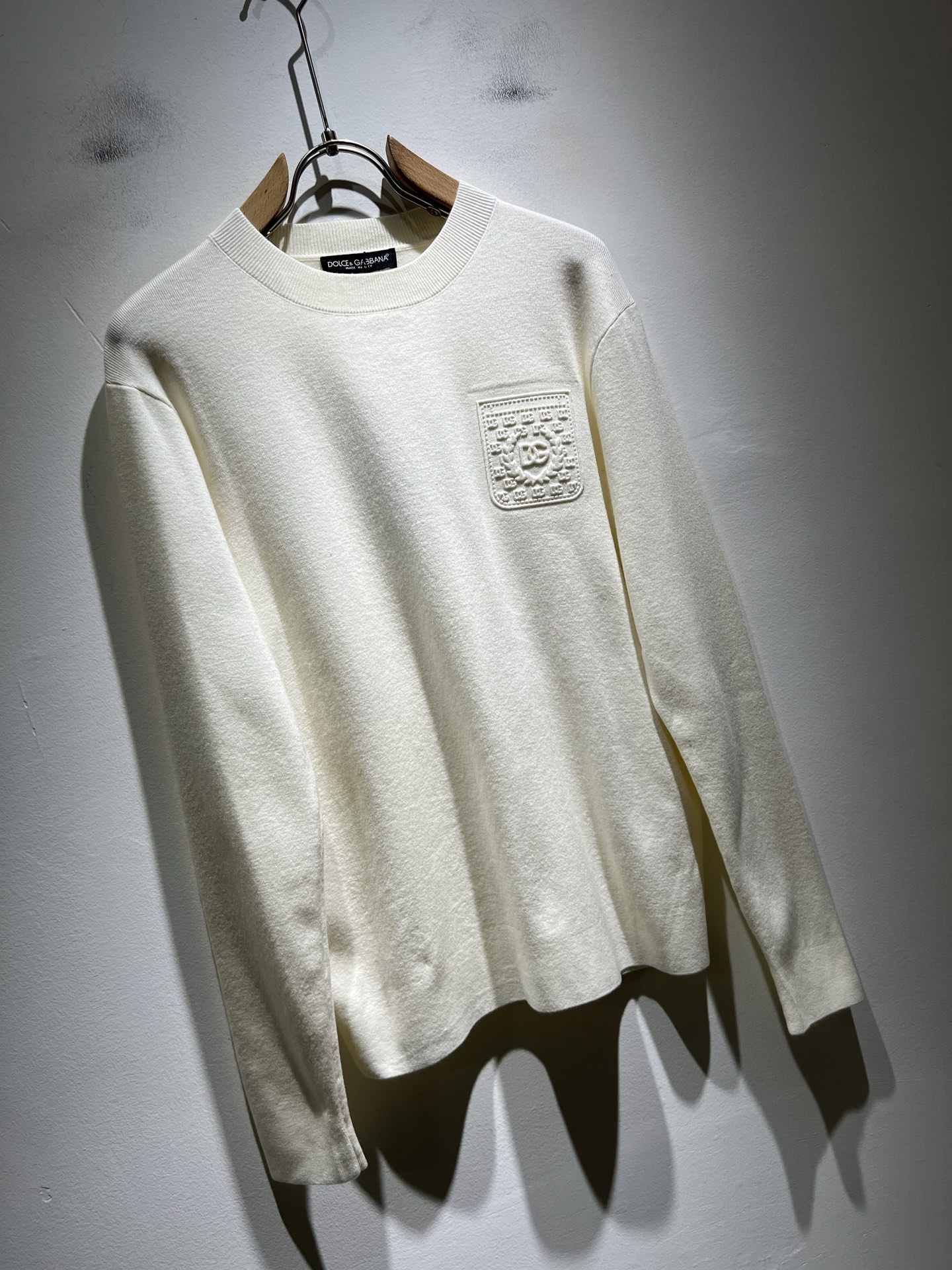 Dolce&Gabba*a 杜嘉*纳2025秋冬新款针织羊毛衫，专柜同步发售！定制专属羊毛面料，胸前字母