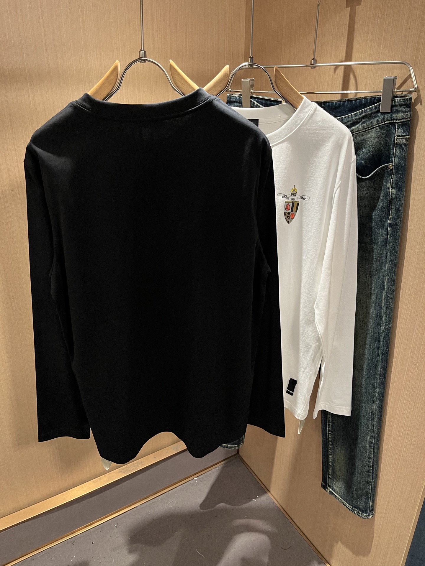 FEN*I 芬*迪2025秋冬新款FD家族FF男女同款👫打底衫，男女同款👫百搭极简短袖。意大利原厂订单，