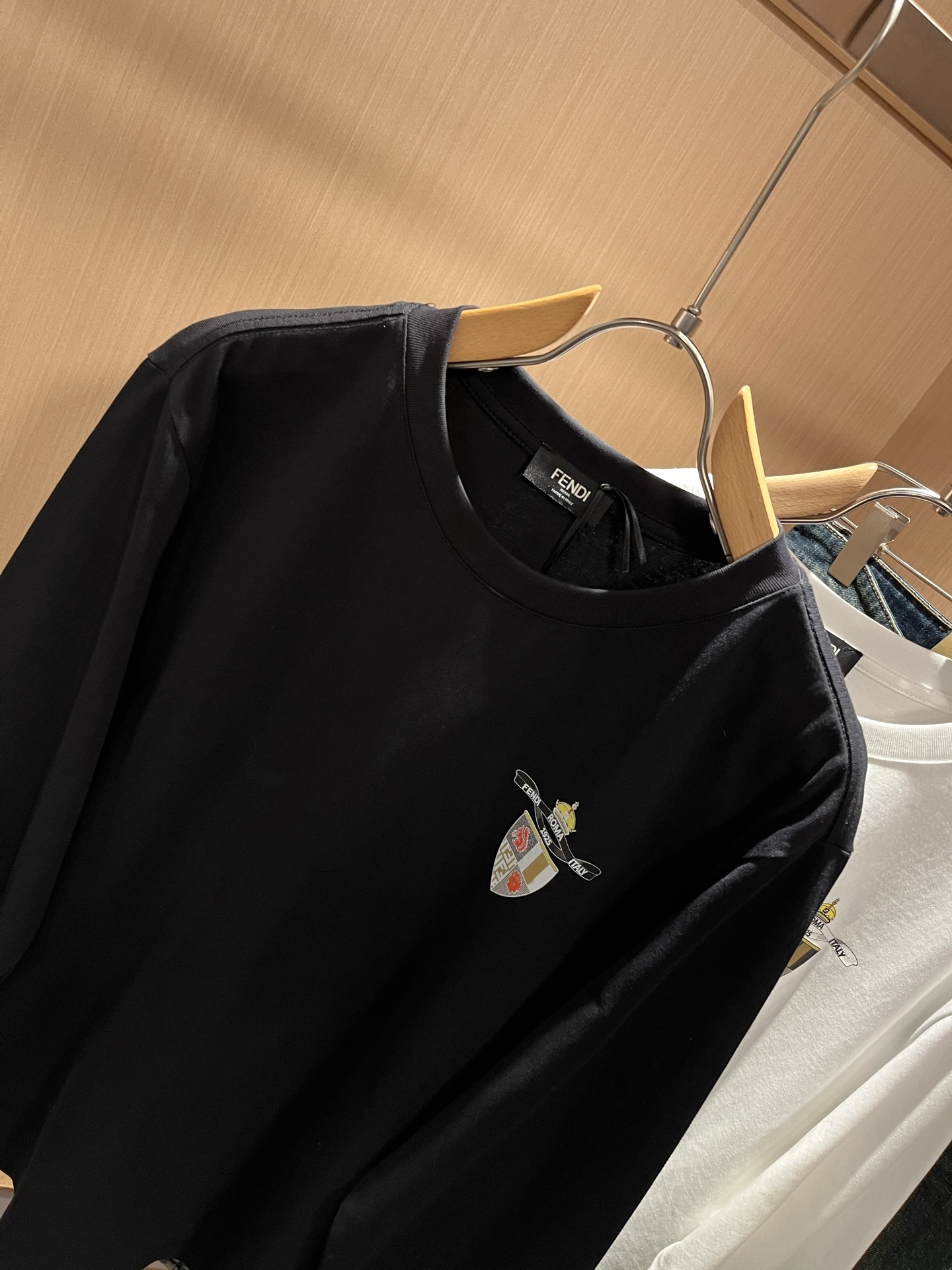 FEN*I 芬*迪2025秋冬新款FD家族FF男女同款👫打底衫，男女同款👫百搭极简短袖。意大利原厂订单，