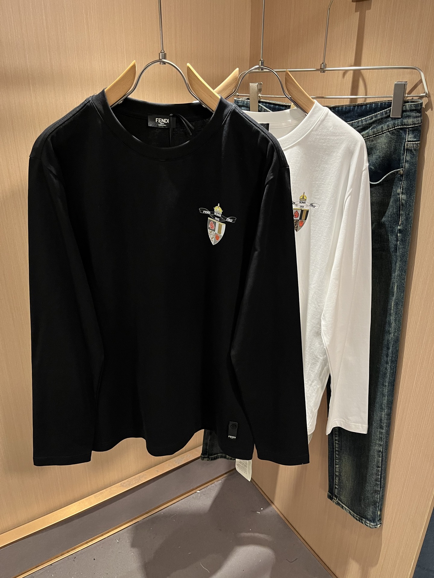 FEN*I 芬*迪2025秋冬新款FD家族FF男女同款👫打底衫，男女同款👫百搭极简短袖。意大利原厂订单，