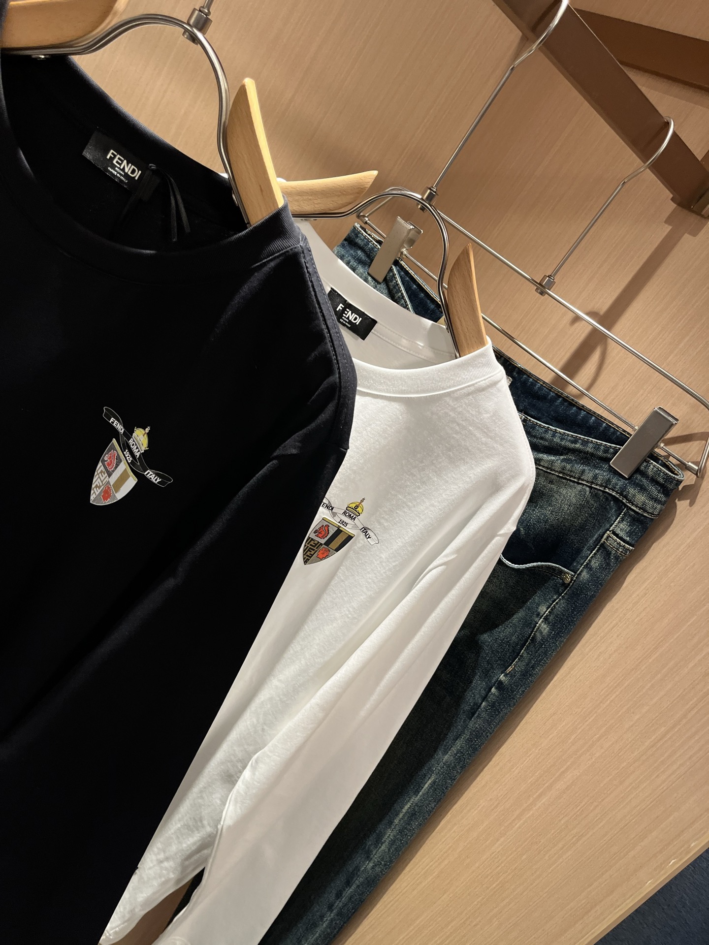 FEN*I 芬*迪2025秋冬新款FD家族FF男女同款👫打底衫，男女同款👫百搭极简短袖。意大利原厂订单，