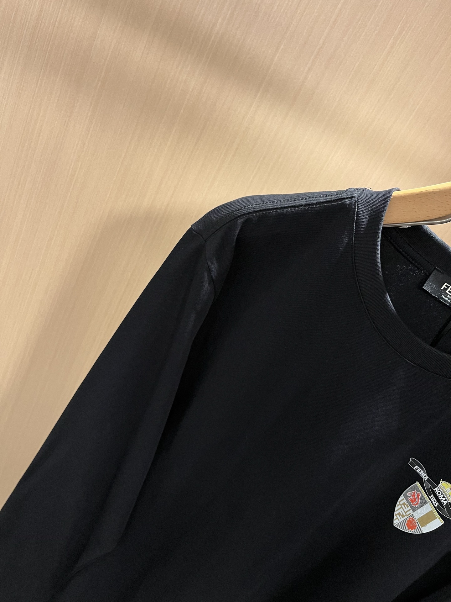 FEN*I 芬*迪2025秋冬新款FD家族FF男女同款👫打底衫，男女同款👫百搭极简短袖。意大利原厂订单，