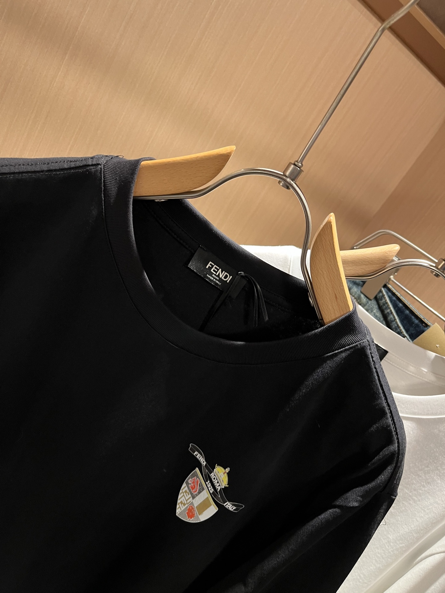 FEN*I 芬*迪2025秋冬新款FD家族FF男女同款👫打底衫，男女同款👫百搭极简短袖。意大利原厂订单，