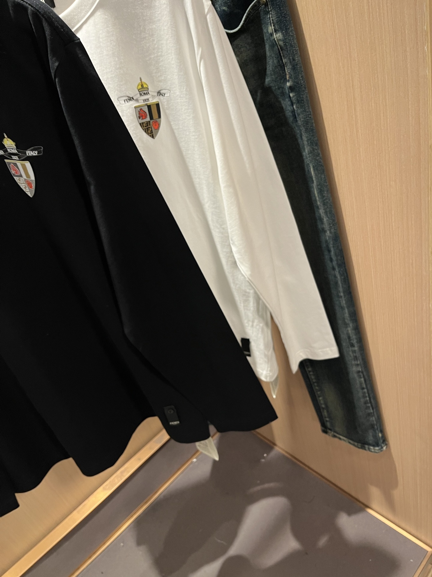 FEN*I 芬*迪2025秋冬新款FD家族FF男女同款👫打底衫，男女同款👫百搭极简短袖。意大利原厂订单，