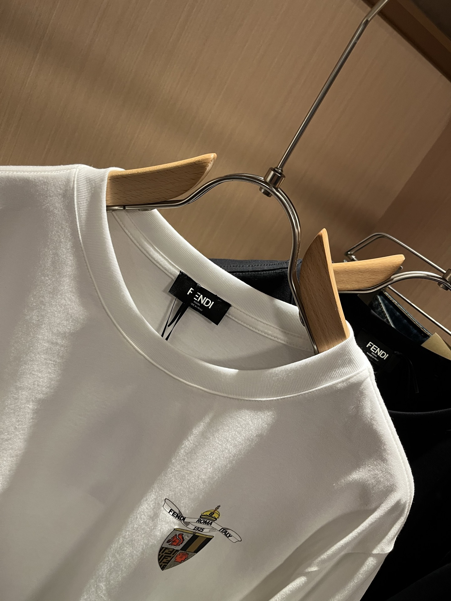 FEN*I 芬*迪2025秋冬新款FD家族FF男女同款👫打底衫，男女同款👫百搭极简短袖。意大利原厂订单，