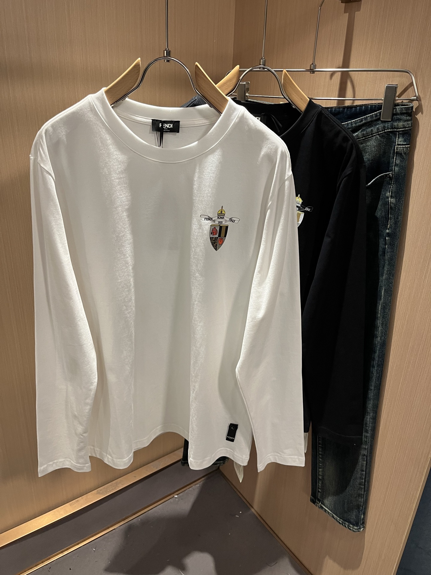 FEN*I 芬*迪2025秋冬新款FD家族FF男女同款👫打底衫，男女同款👫百搭极简短袖。意大利原厂订单，