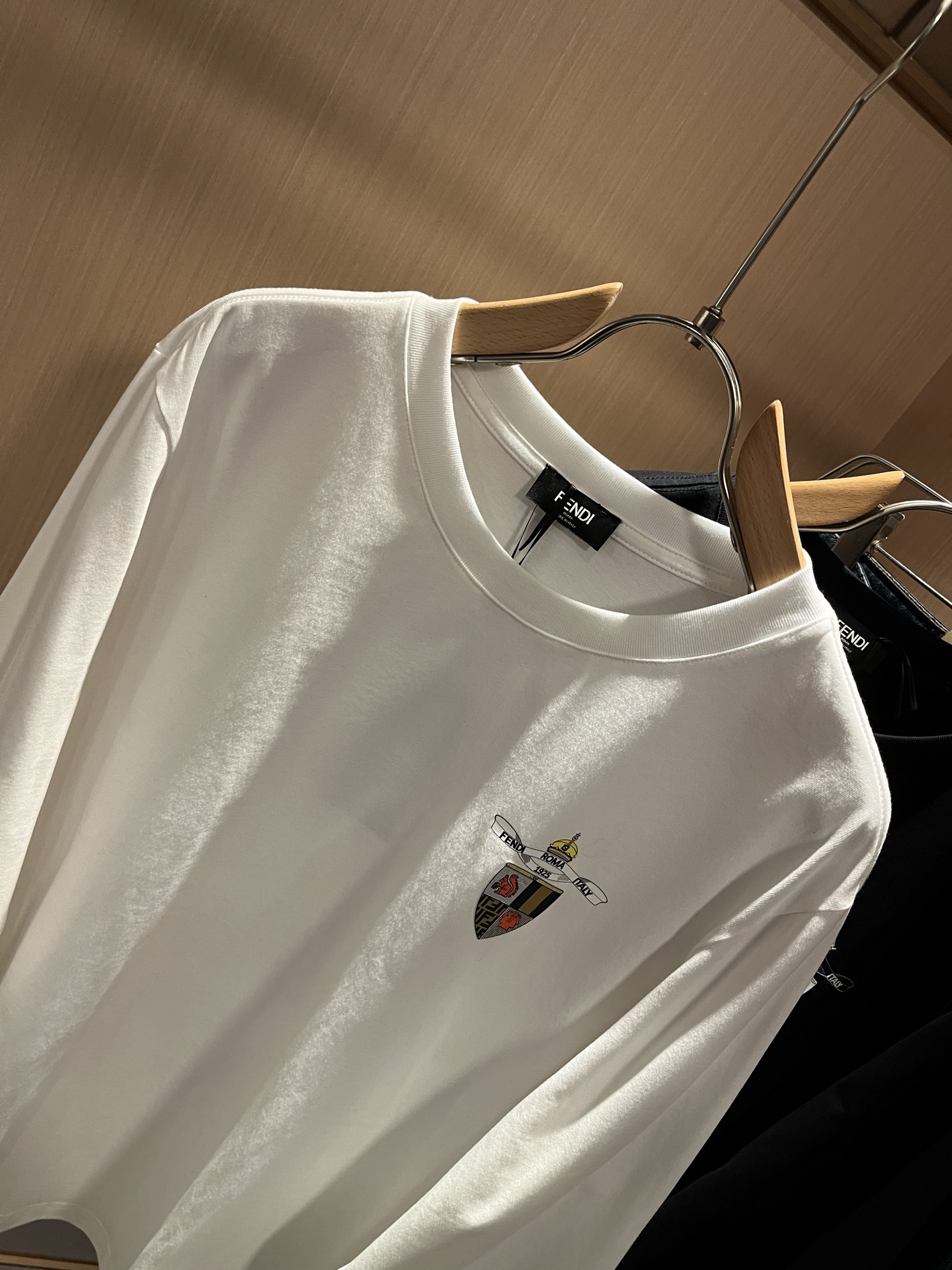 FEN*I 芬*迪2025秋冬新款FD家族FF男女同款👫打底衫，男女同款👫百搭极简短袖。意大利原厂订单，