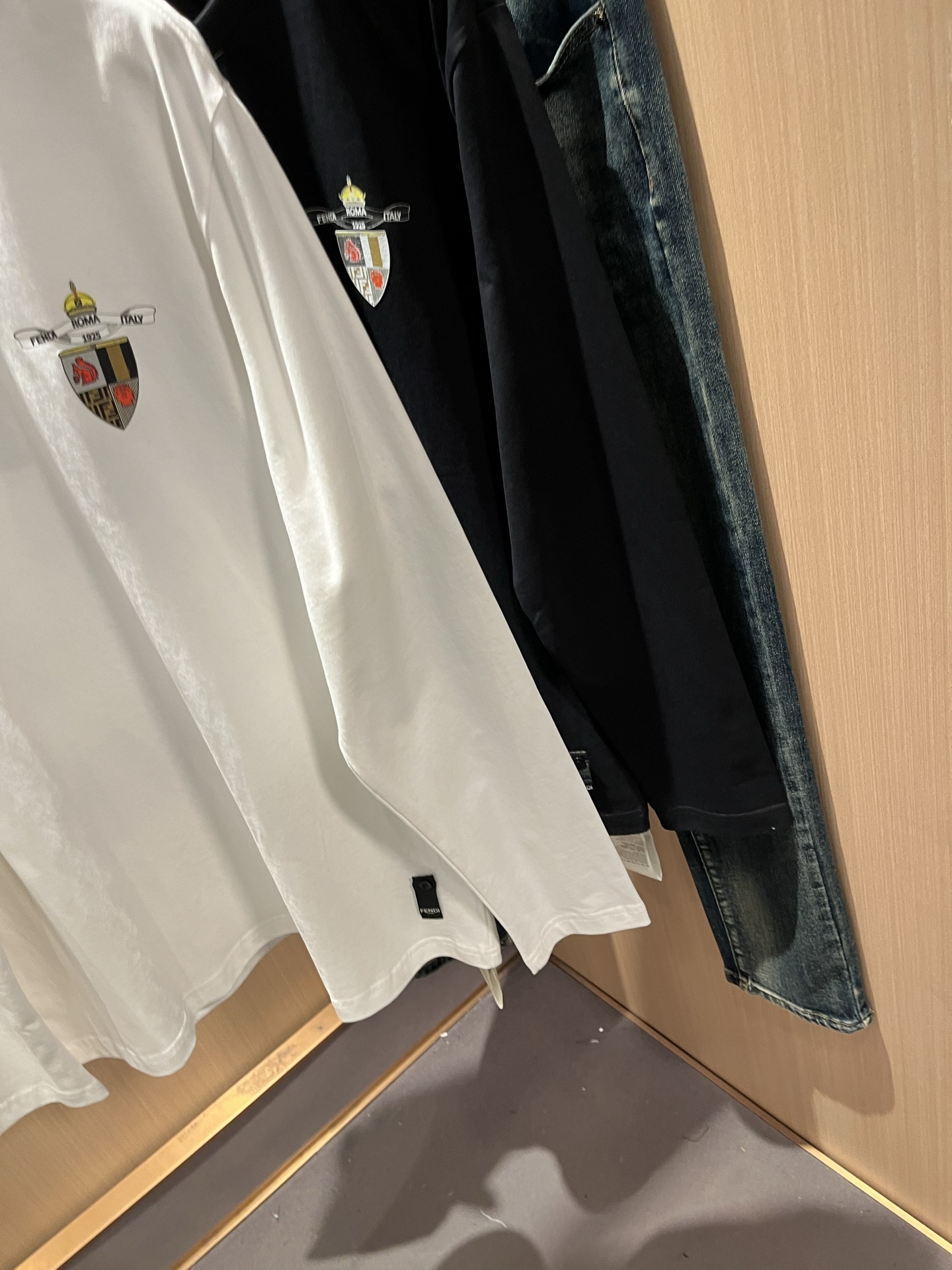 FEN*I 芬*迪2025秋冬新款FD家族FF男女同款👫打底衫，男女同款👫百搭极简短袖。意大利原厂订单，