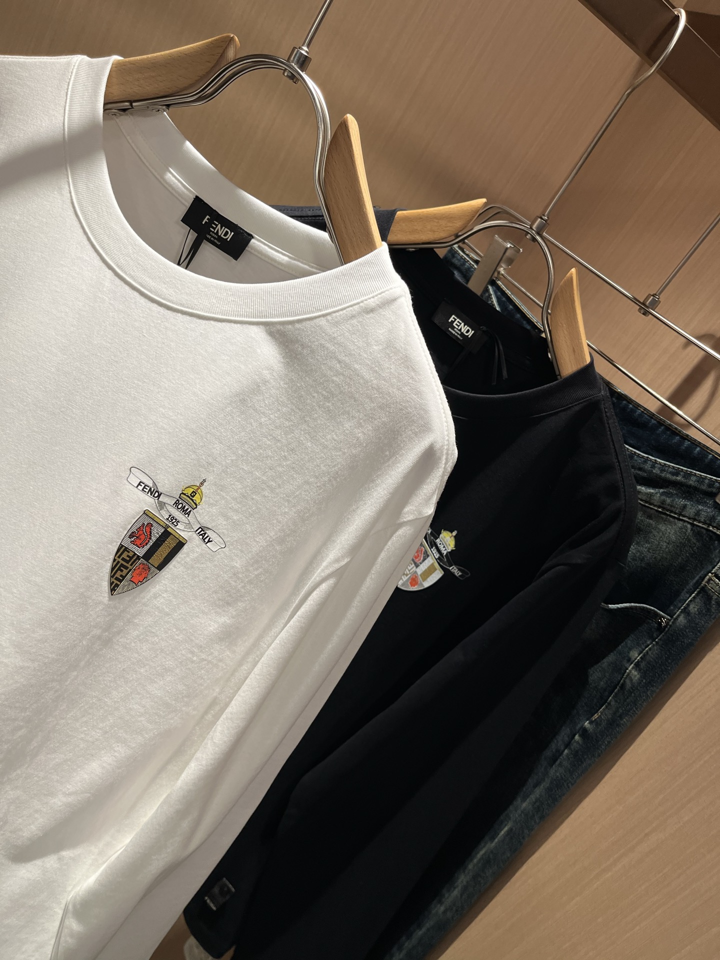 FEN*I 芬*迪2025秋冬新款FD家族FF男女同款👫打底衫，男女同款👫百搭极简短袖。意大利原厂订单，