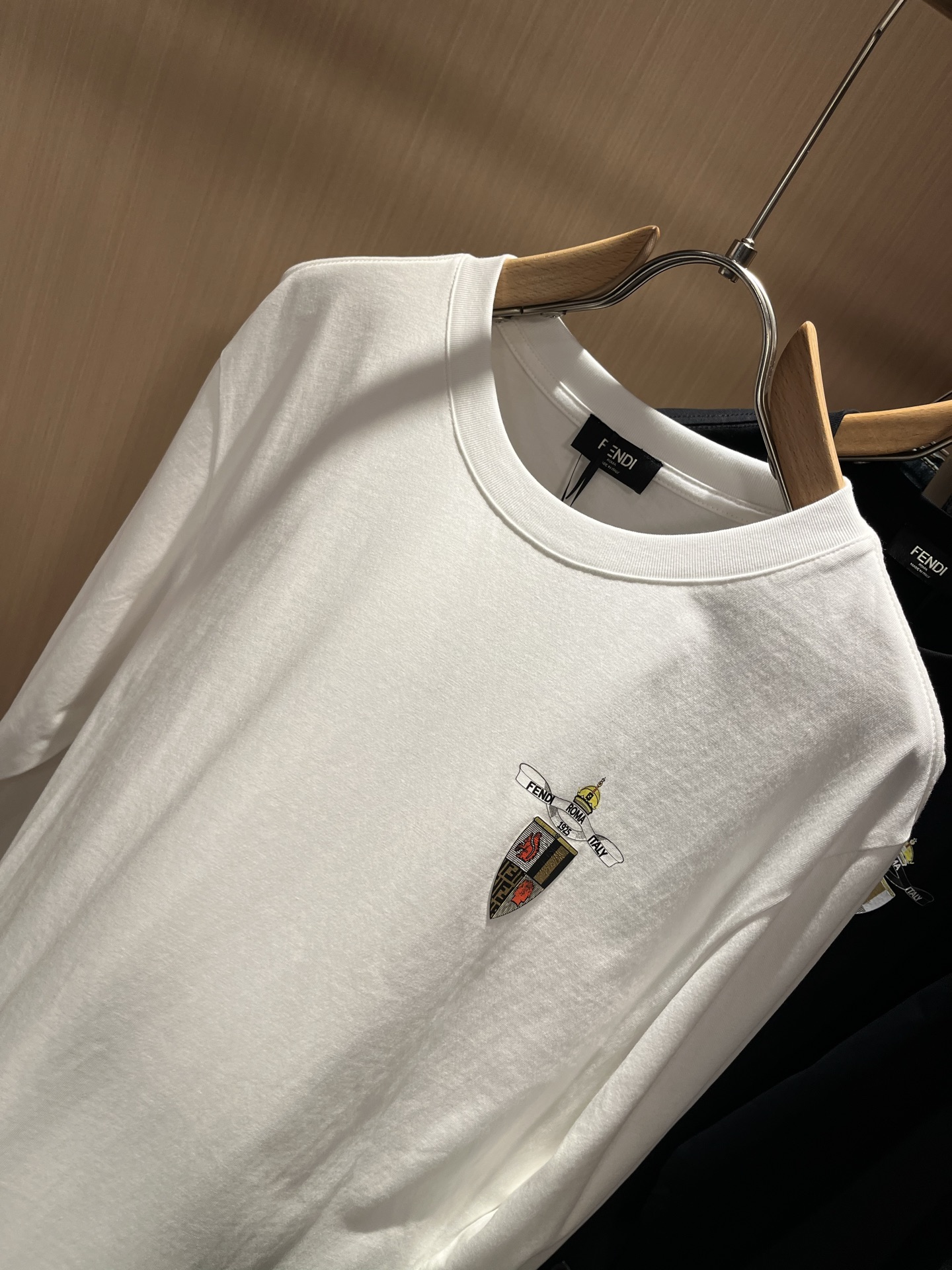 FEN*I 芬*迪2025秋冬新款FD家族FF男女同款👫打底衫，男女同款👫百搭极简短袖。意大利原厂订单，