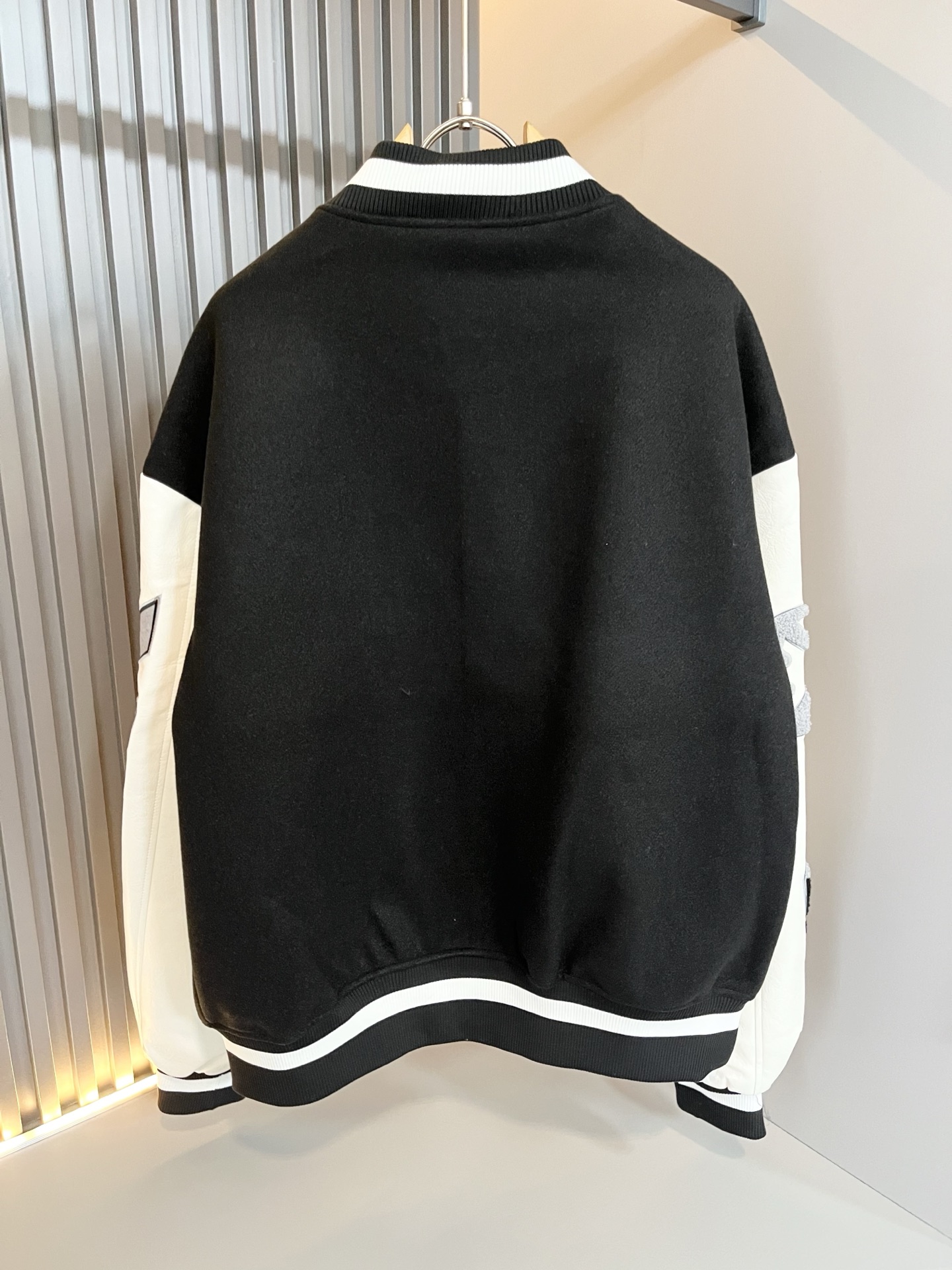 OFF WHITE 2025秋冬新款男士棒球服⚾️夹克外套，意大利原厂订单，代表性十足，规格感十足的精品