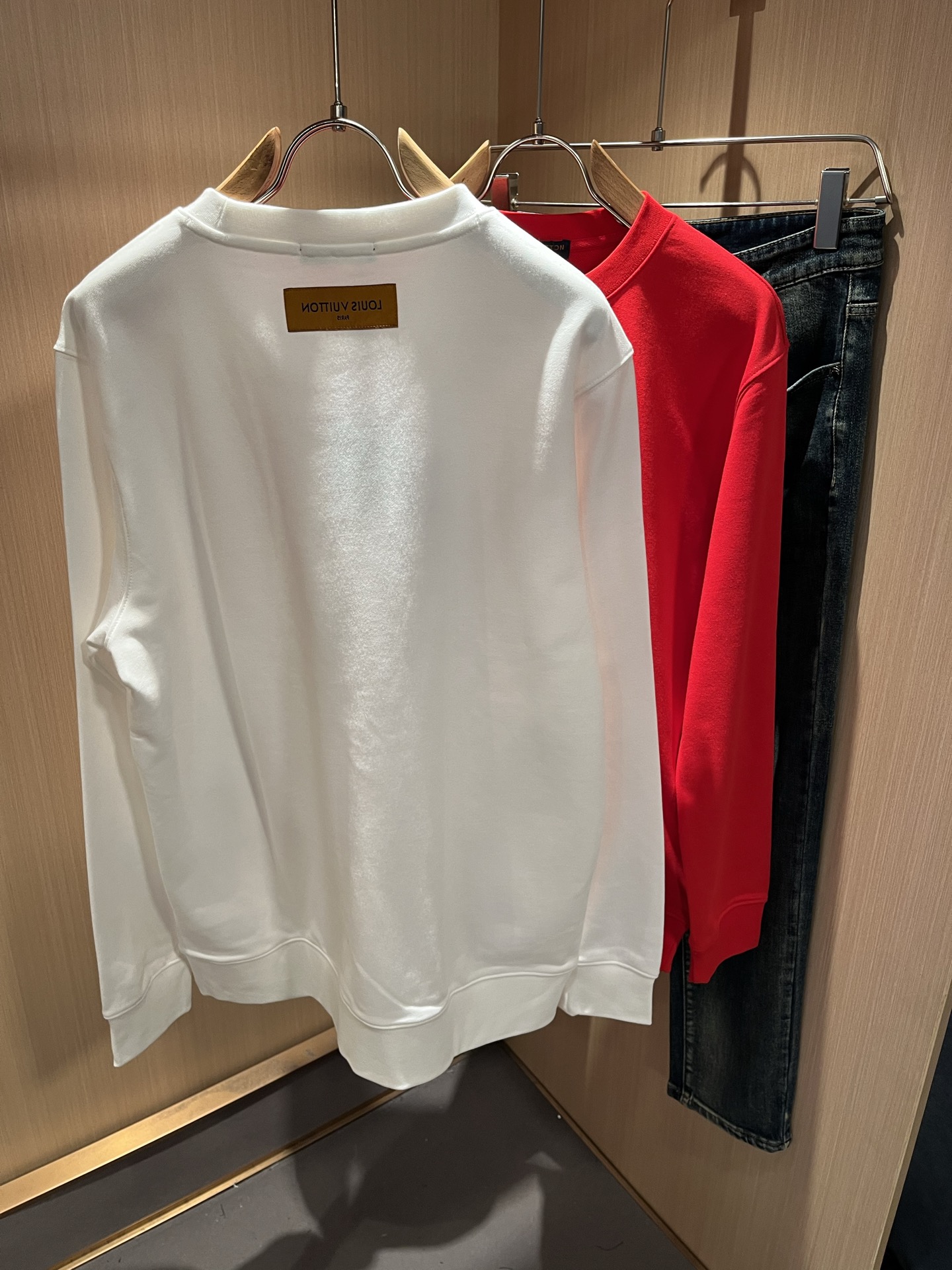 LouisVuitt*路易*登 2025秋冬卫衣全新系列单品上线，非常时髦前卫的一款男女同款短袖T恤，标