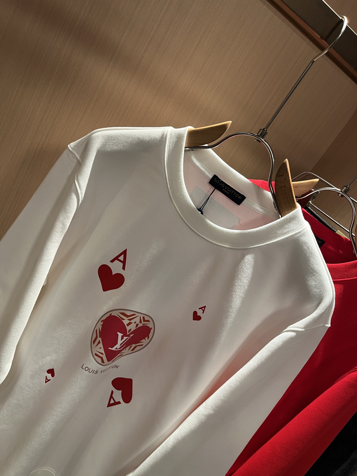 LouisVuitt*路易*登 2025秋冬卫衣全新系列单品上线，非常时髦前卫的一款男女同款短袖T恤，标