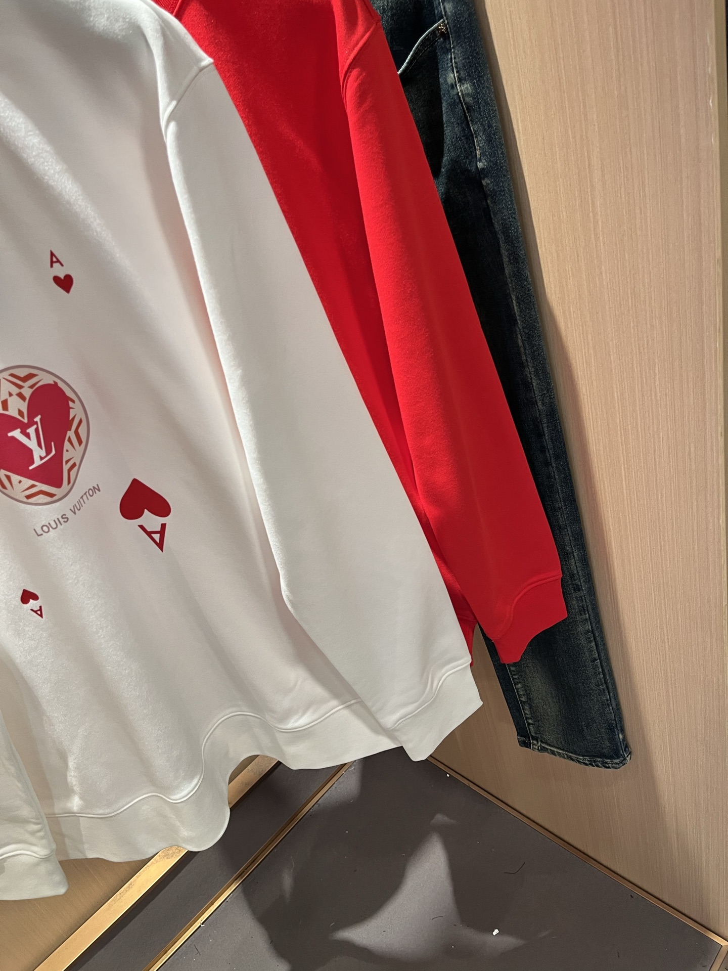 LouisVuitt*路易*登 2025秋冬卫衣全新系列单品上线，非常时髦前卫的一款男女同款短袖T恤，标