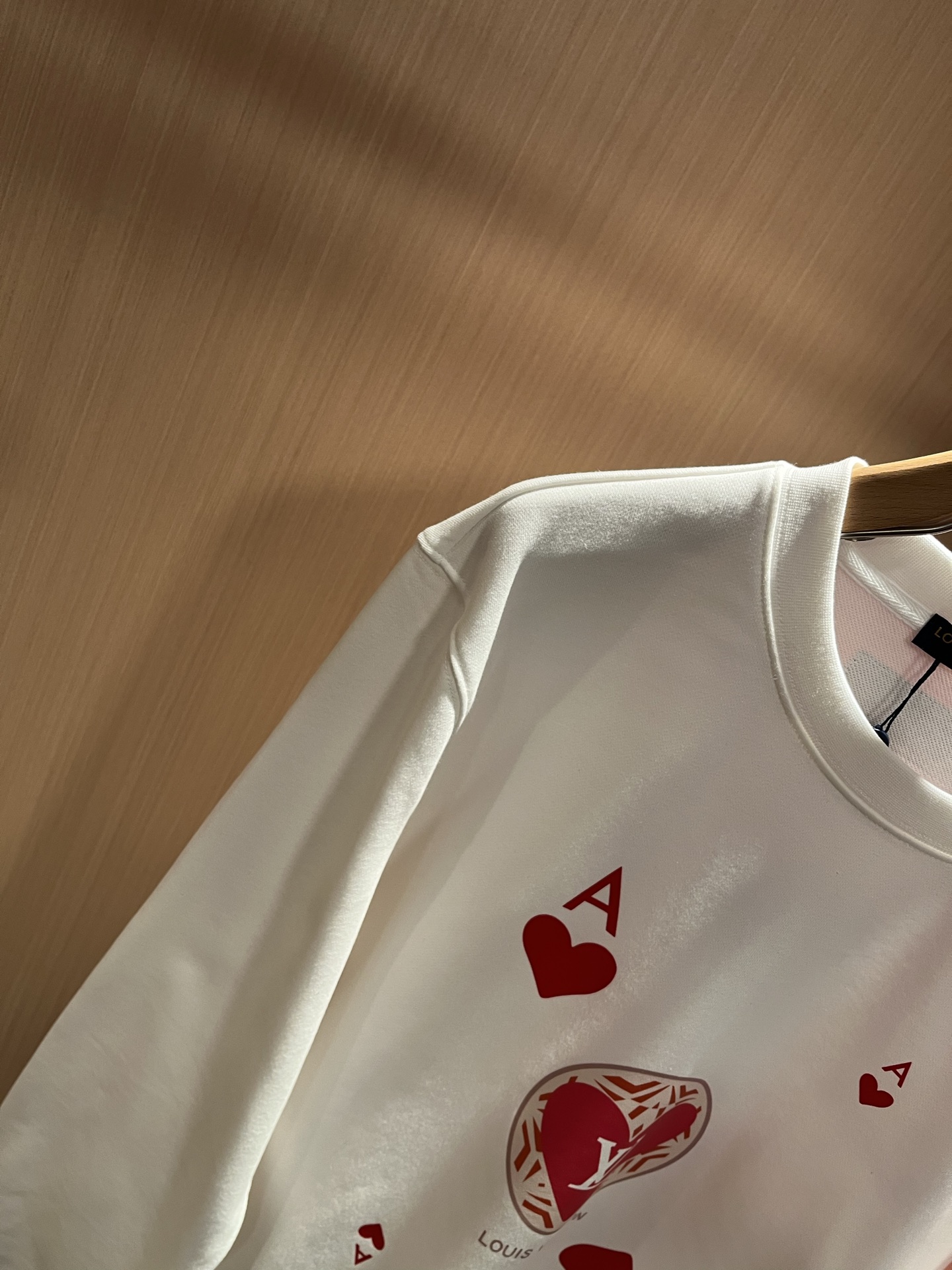 LouisVuitt*路易*登 2025秋冬卫衣全新系列单品上线，非常时髦前卫的一款男女同款短袖T恤，标