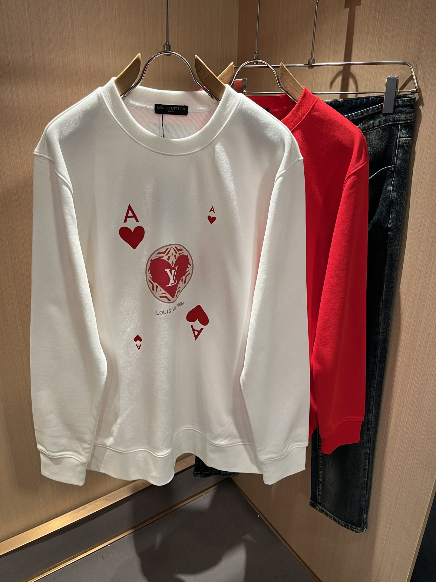 LouisVuitt*路易*登 2025秋冬卫衣全新系列单品上线，非常时髦前卫的一款男女同款短袖T恤，标