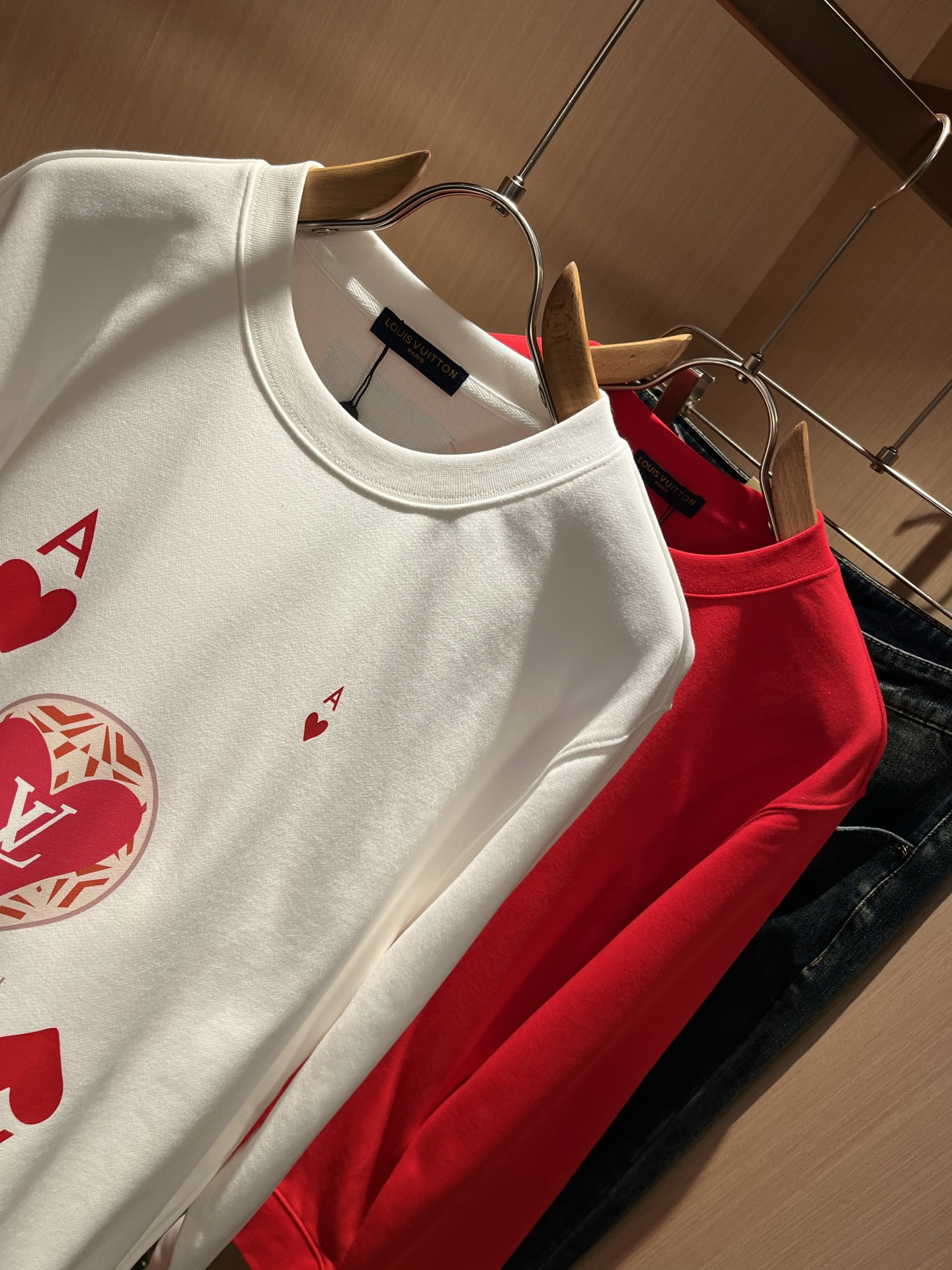 LouisVuitt*路易*登 2025秋冬卫衣全新系列单品上线，非常时髦前卫的一款男女同款短袖T恤，标