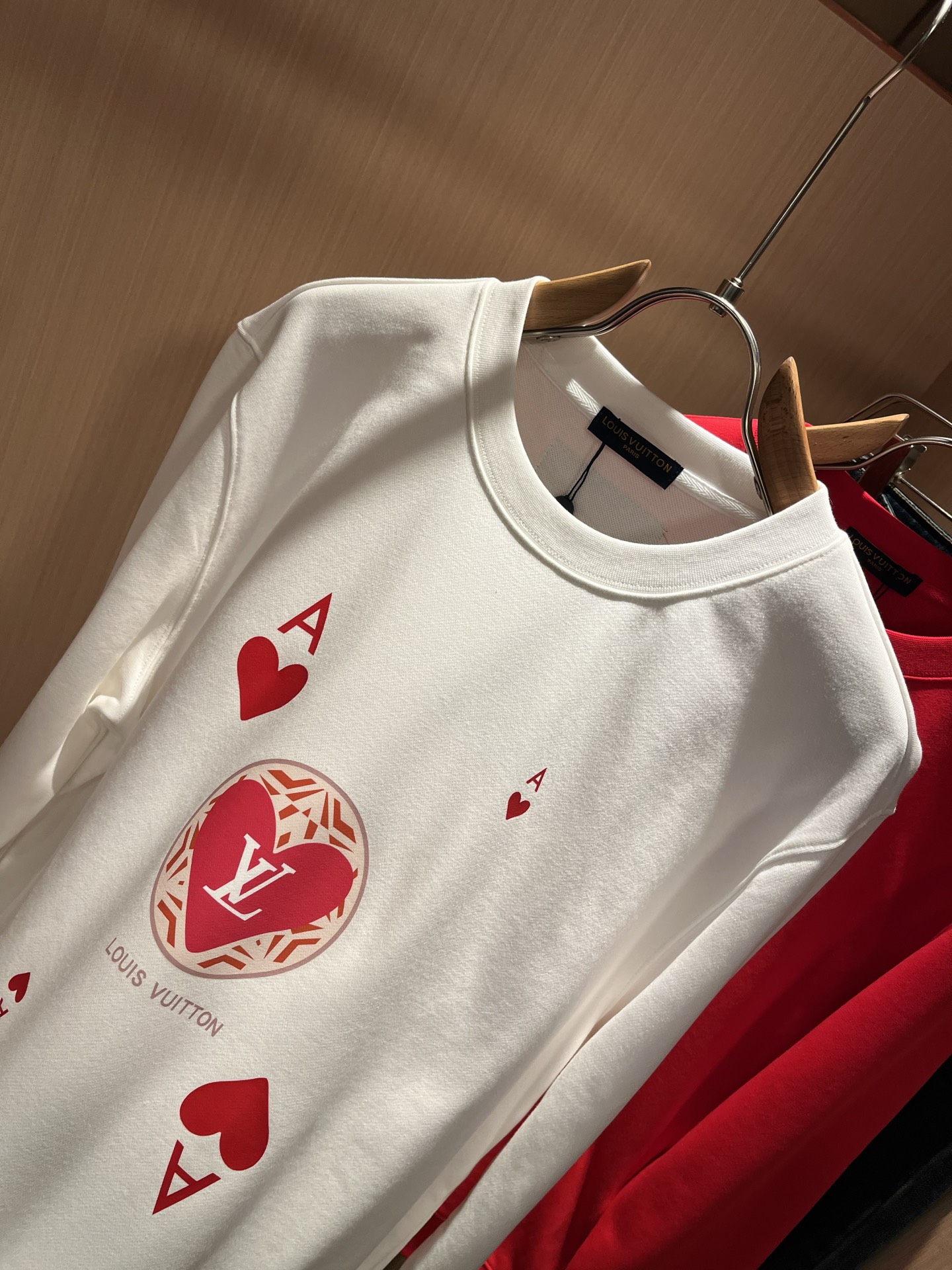 LouisVuitt*路易*登 2025秋冬卫衣全新系列单品上线，非常时髦前卫的一款男女同款短袖T恤，标