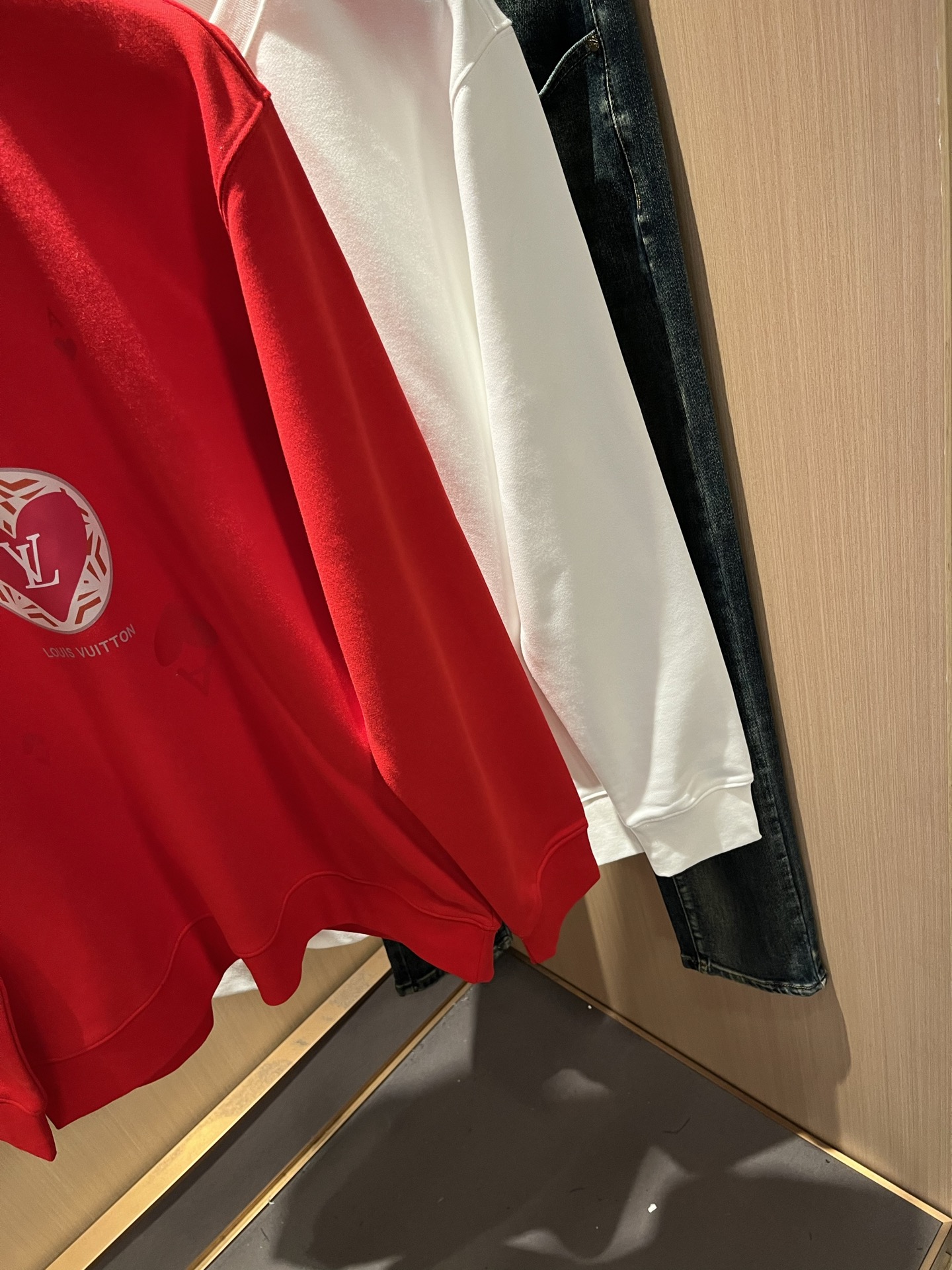 LouisVuitt*路易*登 2025秋冬卫衣全新系列单品上线，非常时髦前卫的一款男女同款短袖T恤，标