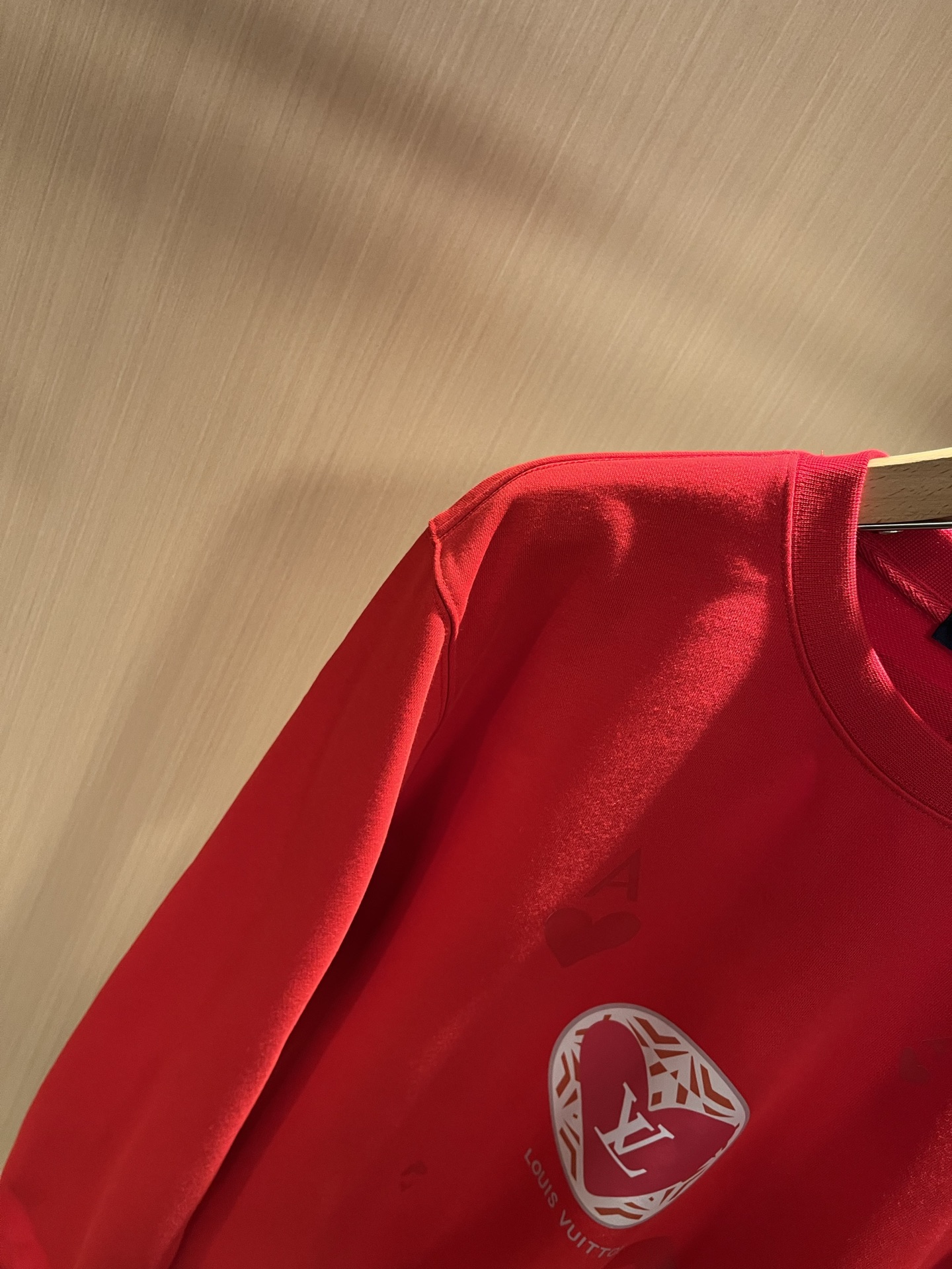 LouisVuitt*路易*登 2025秋冬卫衣全新系列单品上线，非常时髦前卫的一款男女同款短袖T恤，标