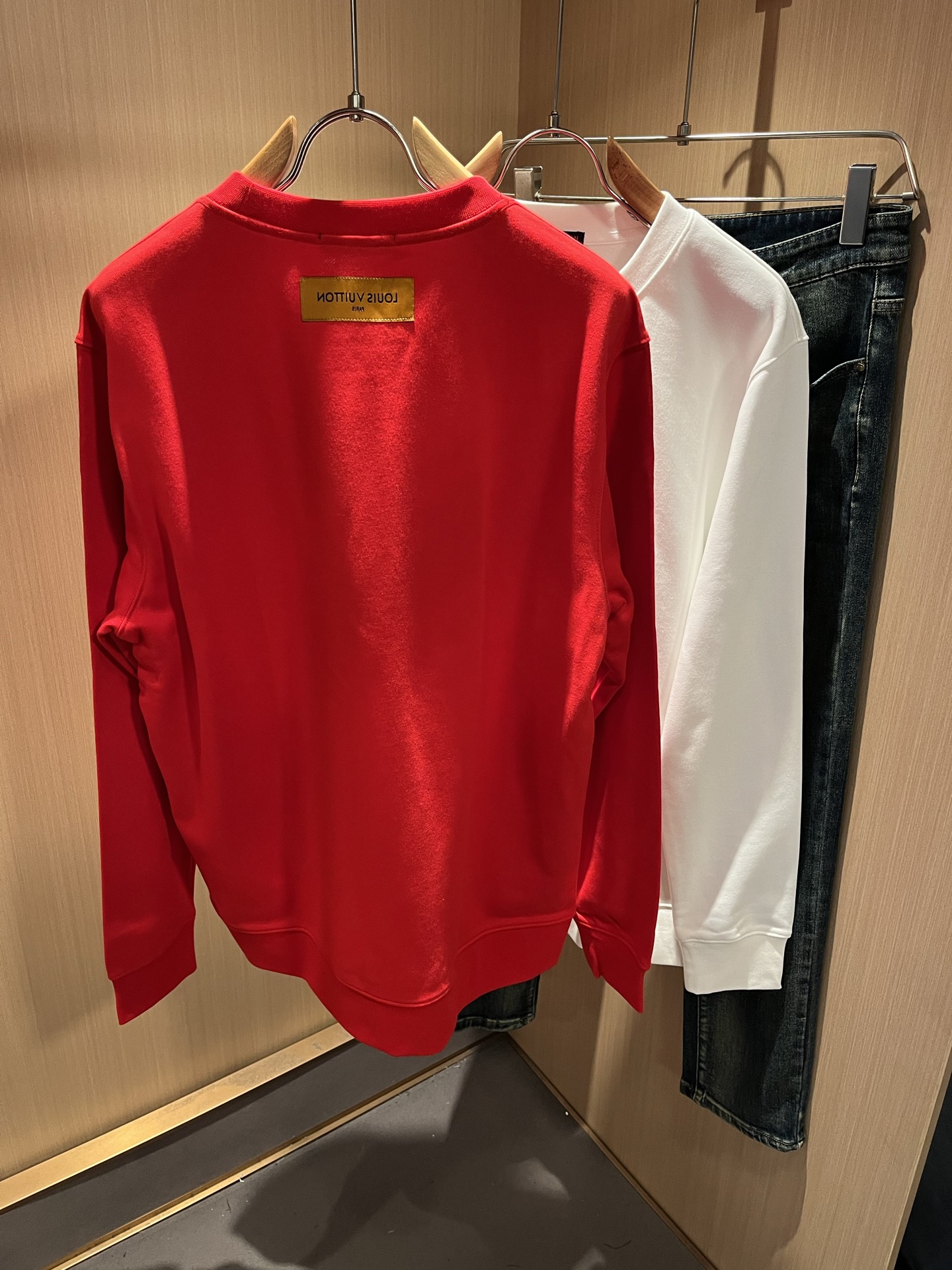 LouisVuitt*路易*登 2025秋冬卫衣全新系列单品上线，非常时髦前卫的一款男女同款短袖T恤，标