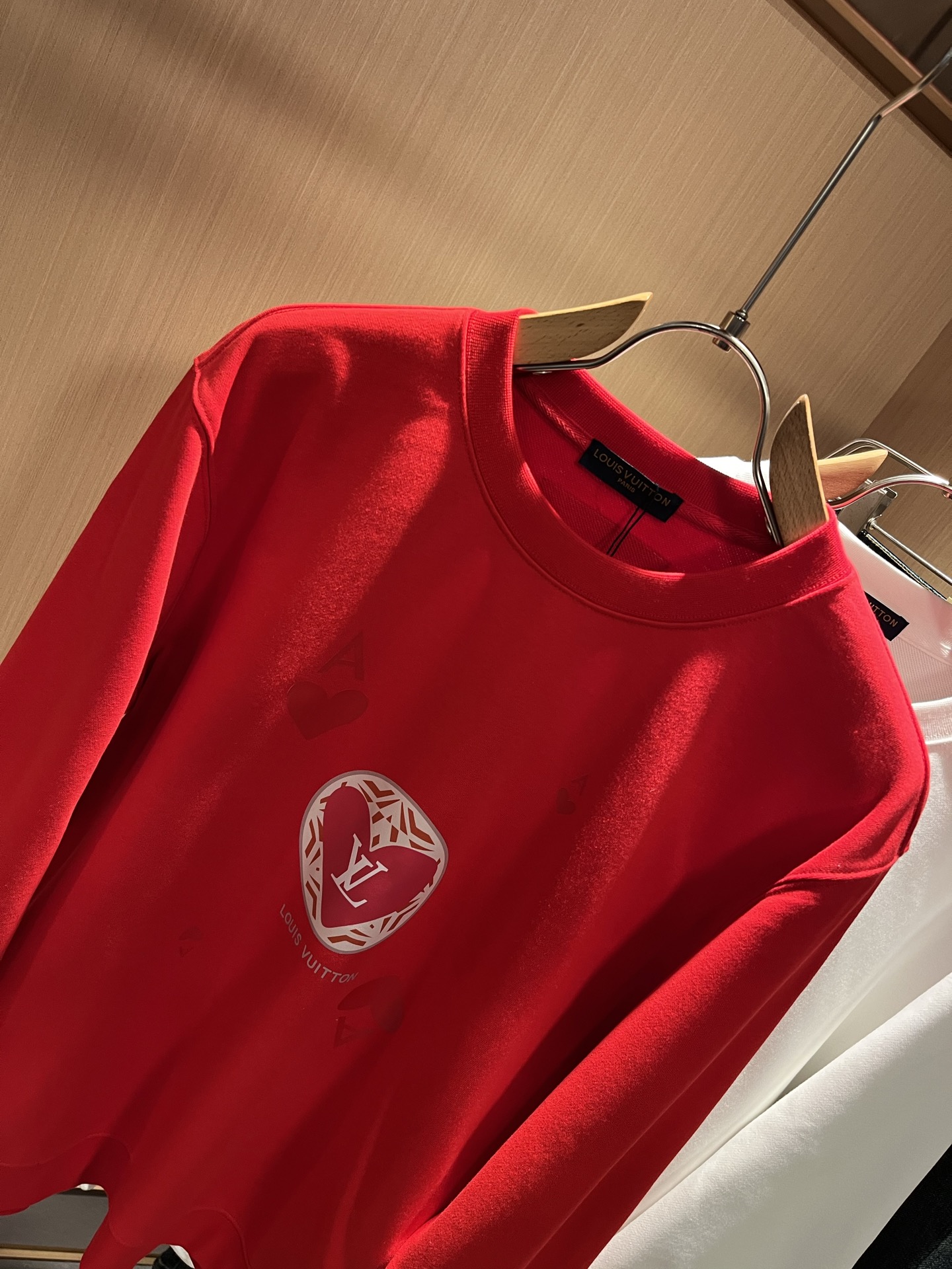 LouisVuitt*路易*登 2025秋冬卫衣全新系列单品上线，非常时髦前卫的一款男女同款短袖T恤，标