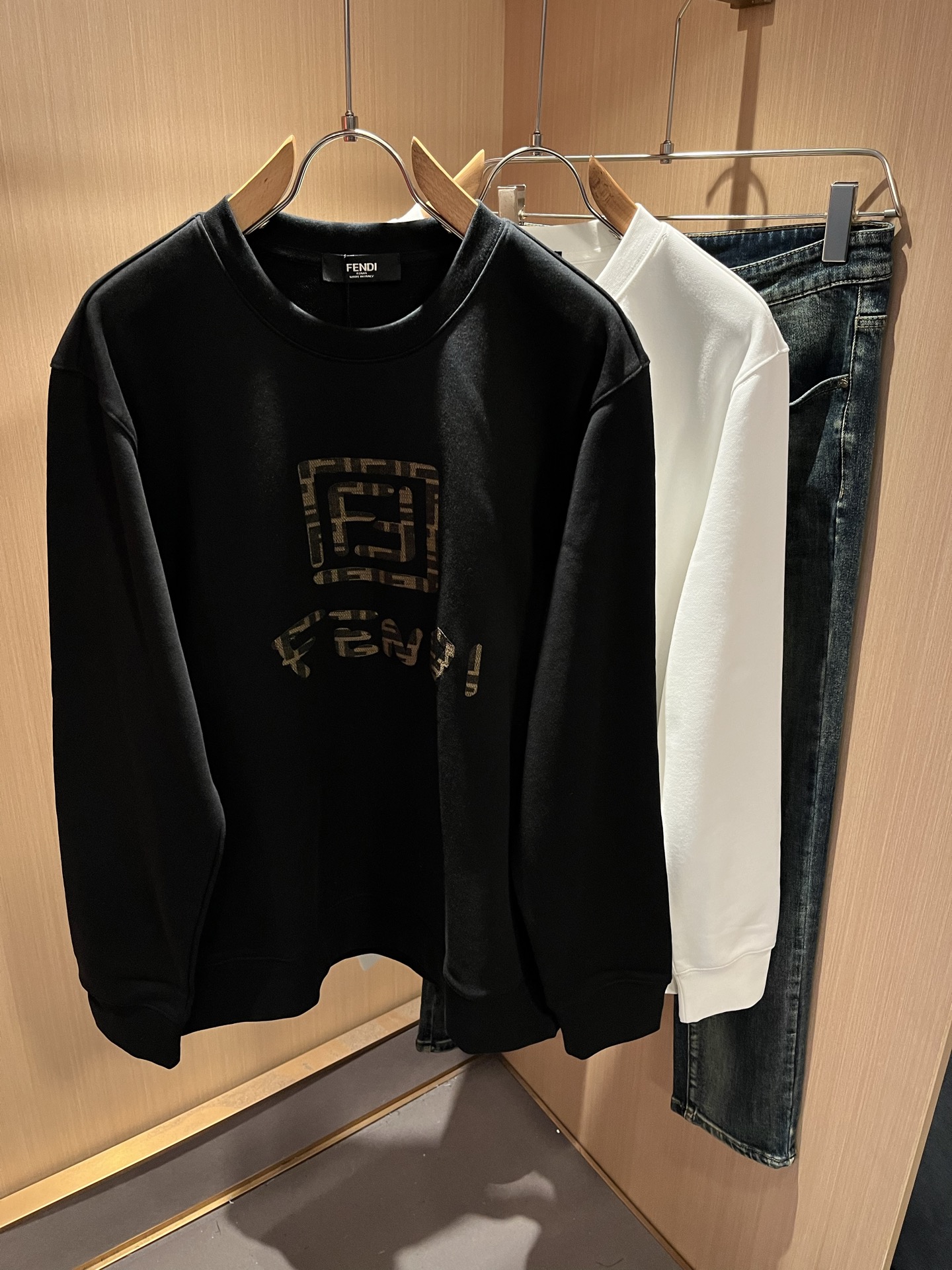 FEN*I 芬*迪2025秋冬新款FD家族男女同款小怪兽卫衣，男女同款👫百搭。意大利原厂订单，FD家族人