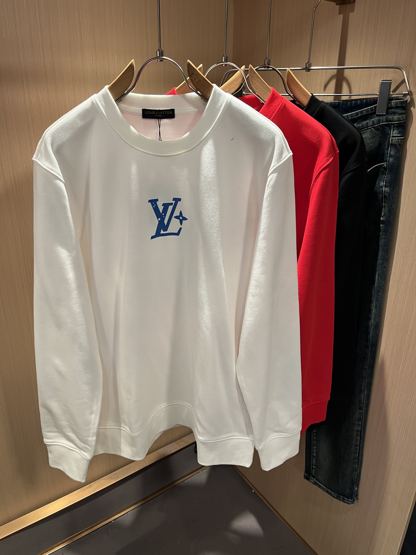 LouisVuitt*路易*登 2025秋冬卫衣全新系列单品上线，非常时髦前卫的一款男女同款短袖T恤，标