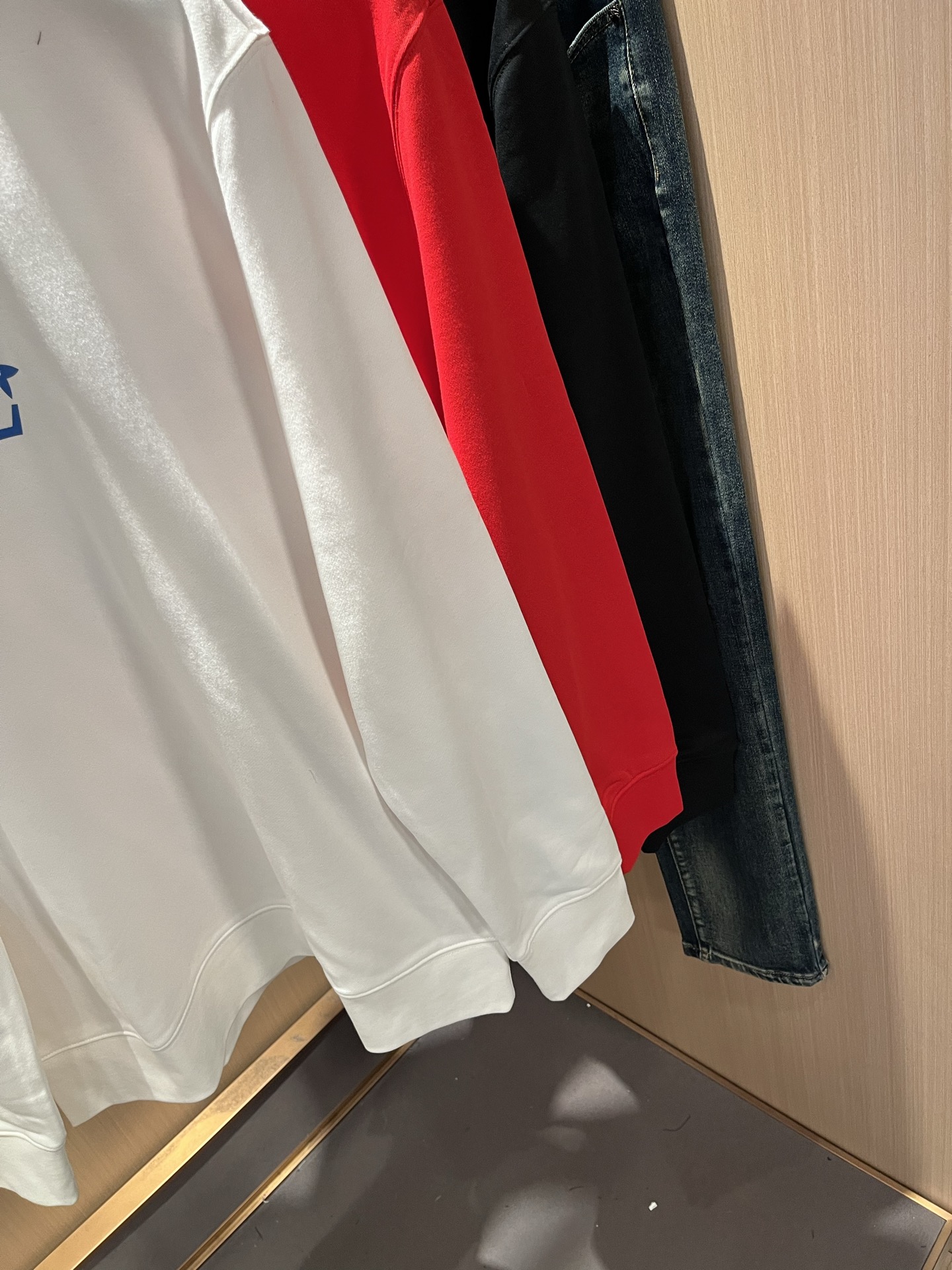 LouisVuitt*路易*登 2025秋冬卫衣全新系列单品上线，非常时髦前卫的一款男女同款短袖T恤，标