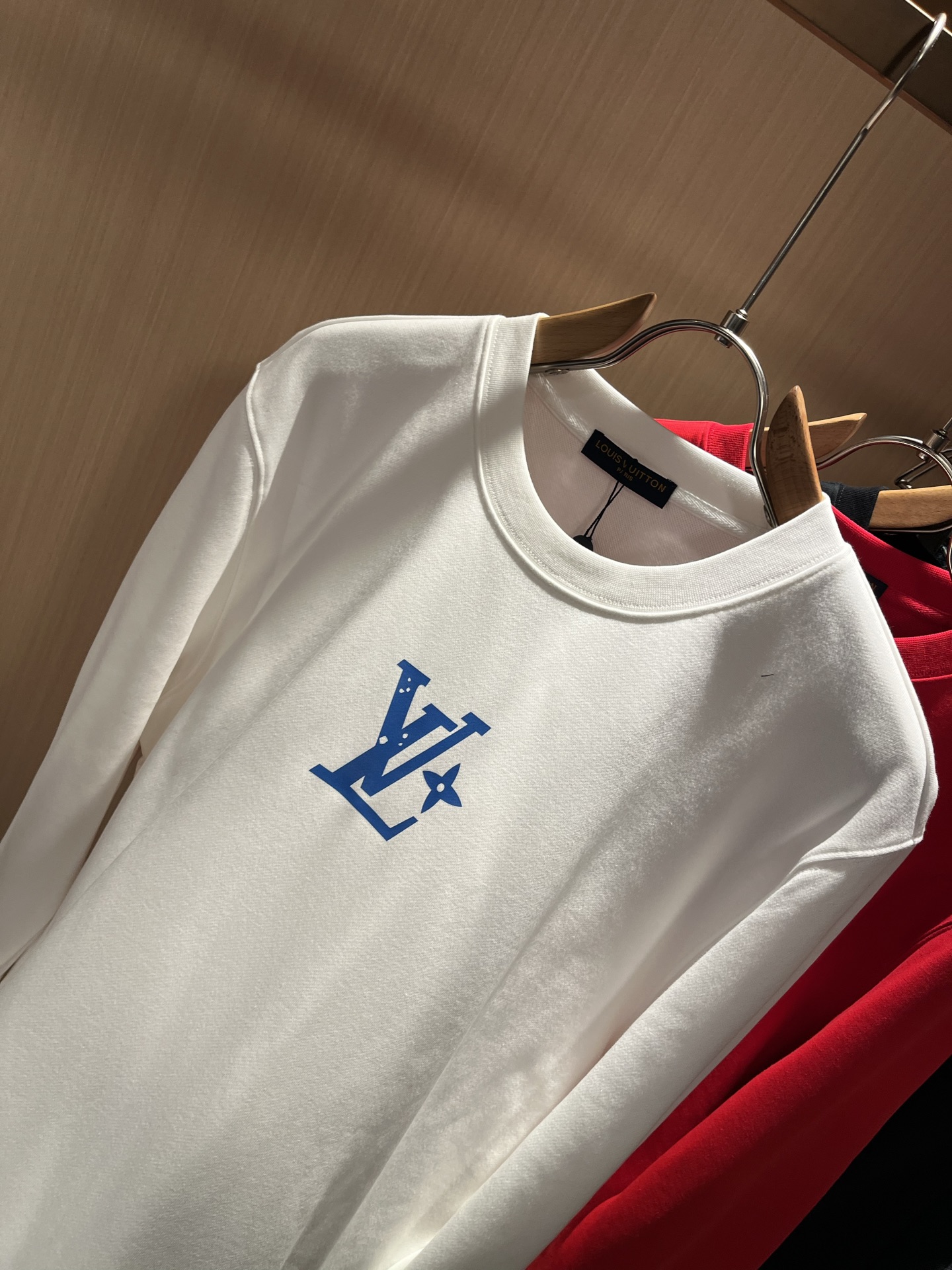 LouisVuitt*路易*登 2025秋冬卫衣全新系列单品上线，非常时髦前卫的一款男女同款短袖T恤，标