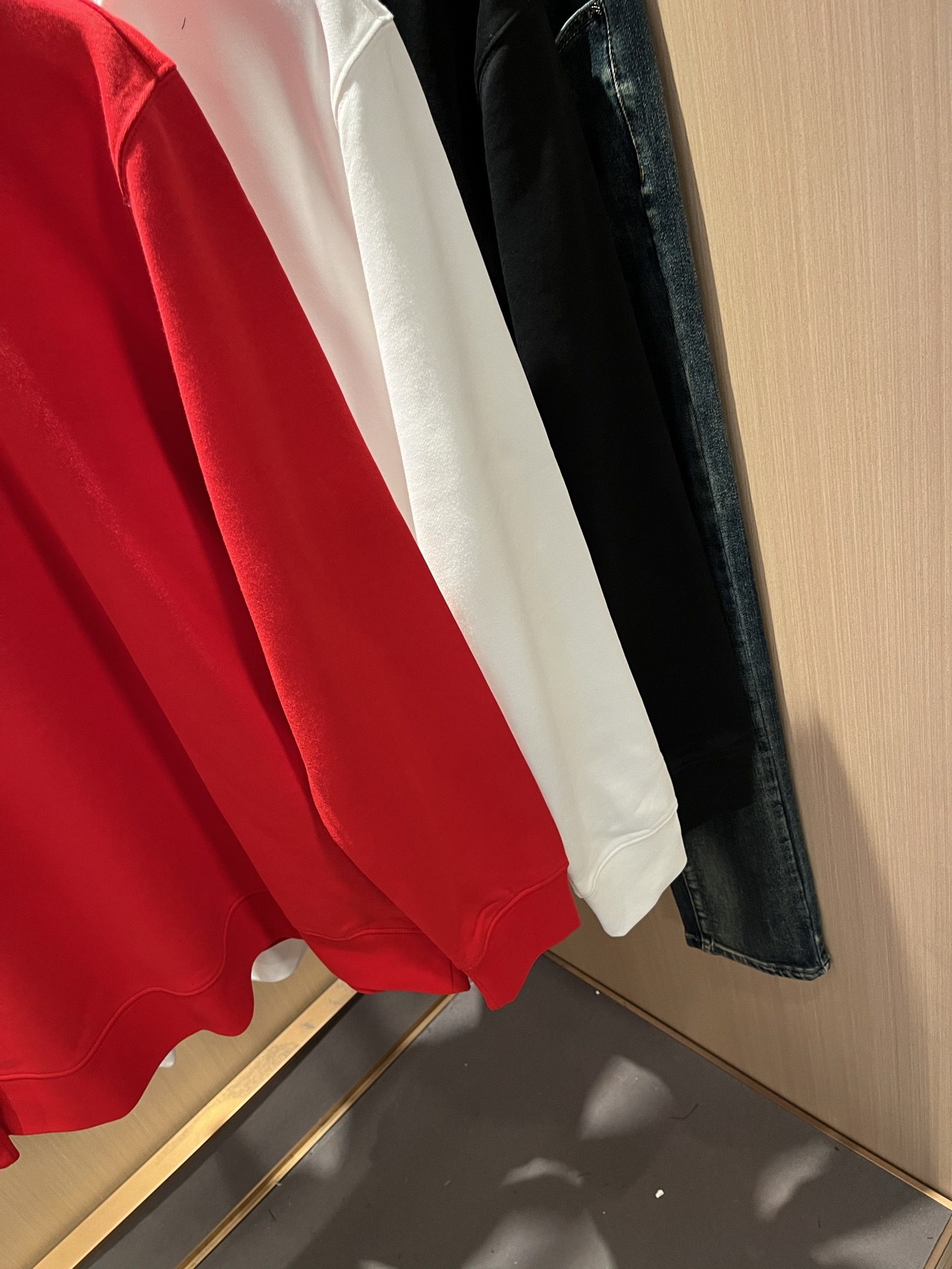 LouisVuitt*路易*登 2025秋冬卫衣全新系列单品上线，非常时髦前卫的一款男女同款短袖T恤，标