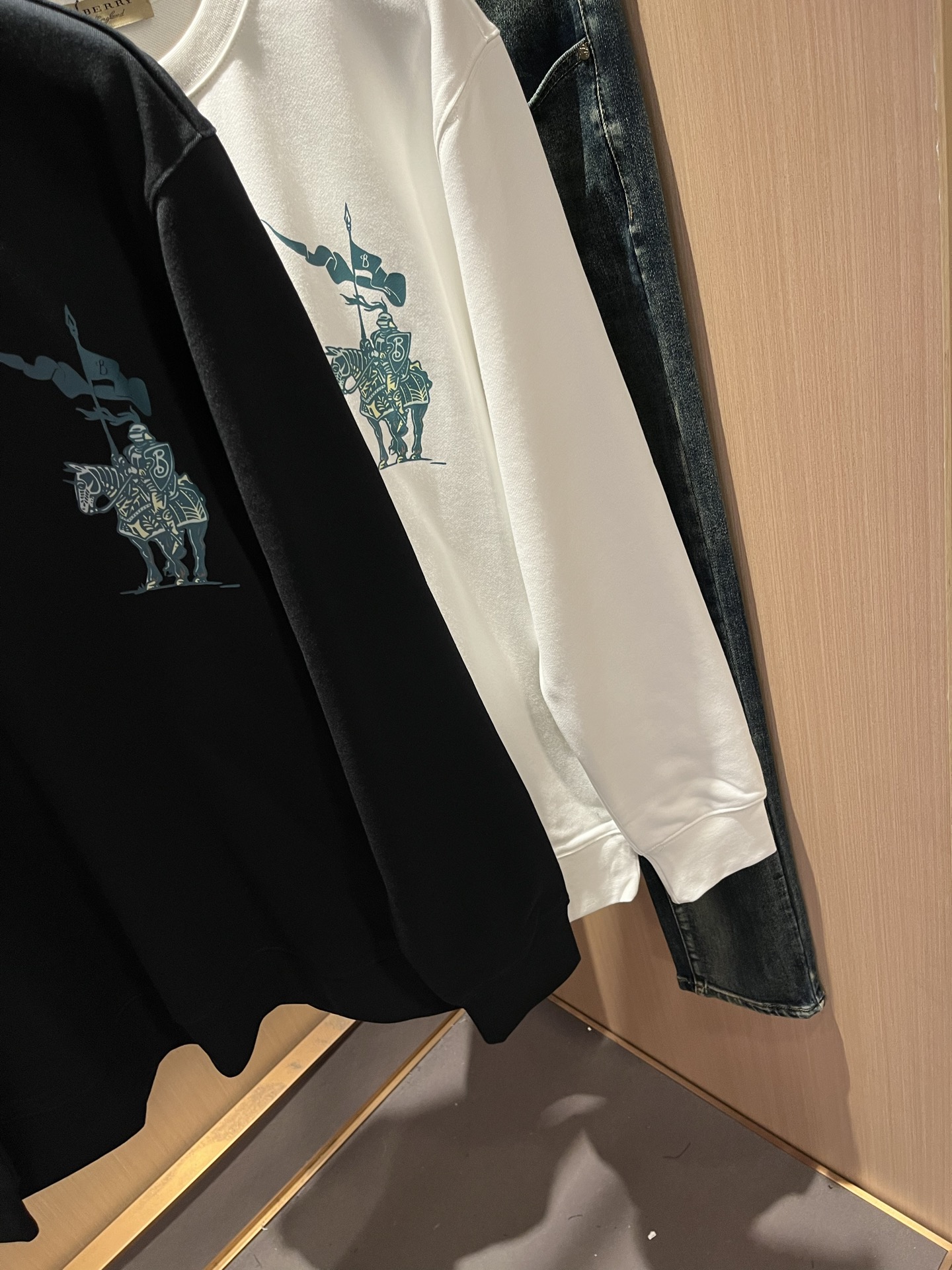 BURBER*Y巴*莉 2025秋冬新款男女同款👫基础休闲百搭棉质圆领卫衣，男女同款卫衣！贸易公司渠道稀