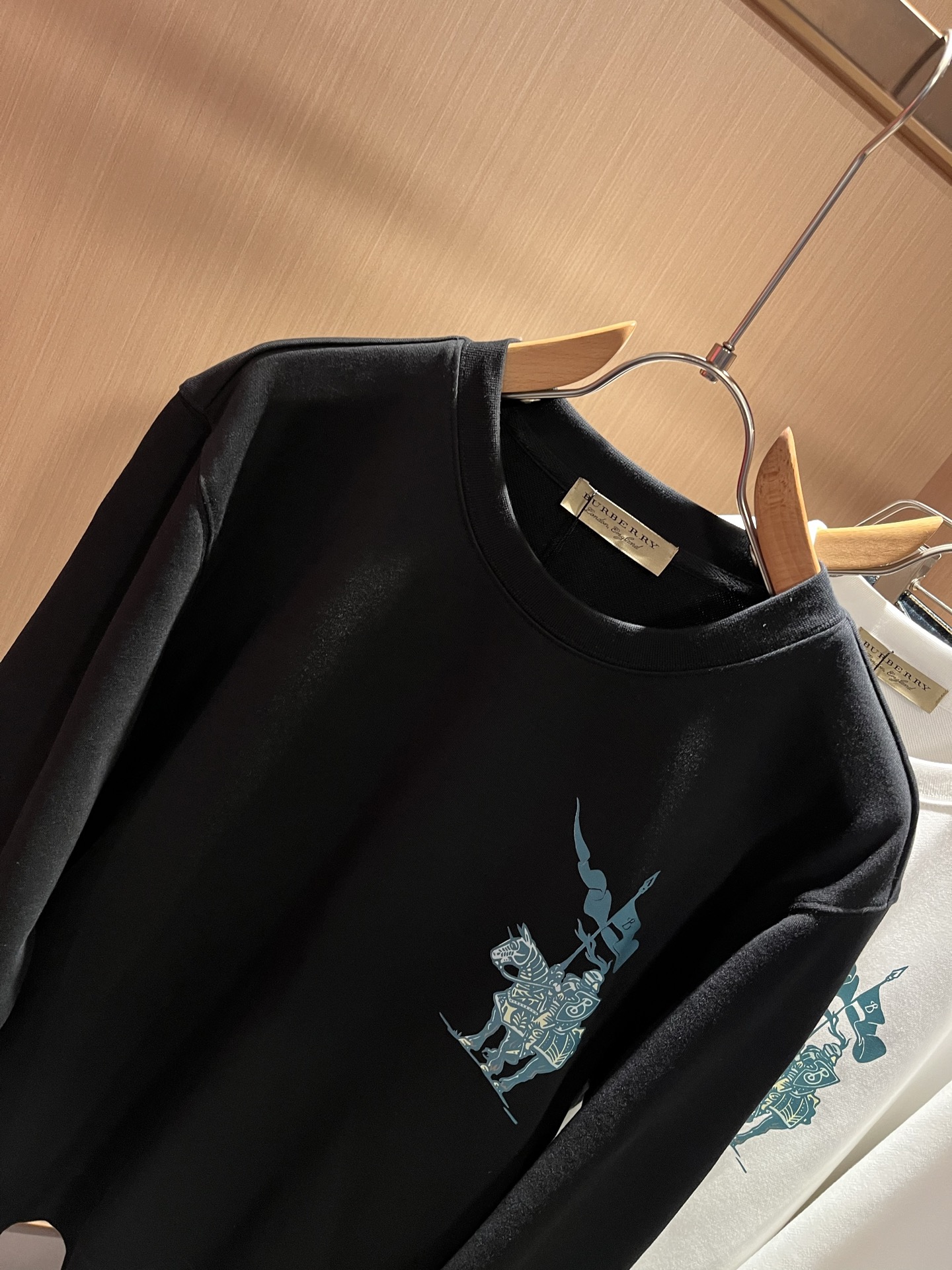 BURBER*Y巴*莉 2025秋冬新款男女同款👫基础休闲百搭棉质圆领卫衣，男女同款卫衣！贸易公司渠道稀