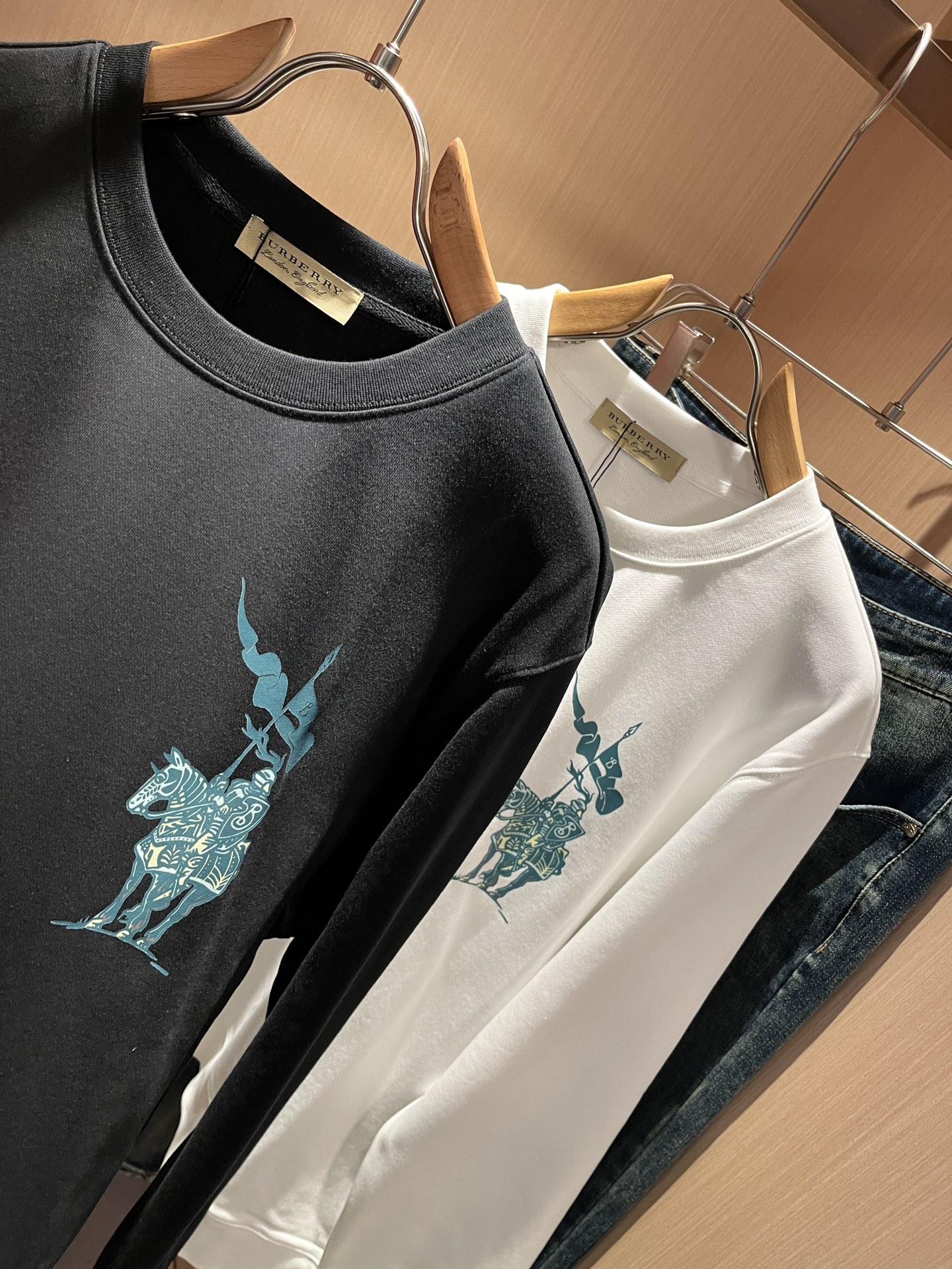 BURBER*Y巴*莉 2025秋冬新款男女同款👫基础休闲百搭棉质圆领卫衣，男女同款卫衣！贸易公司渠道稀