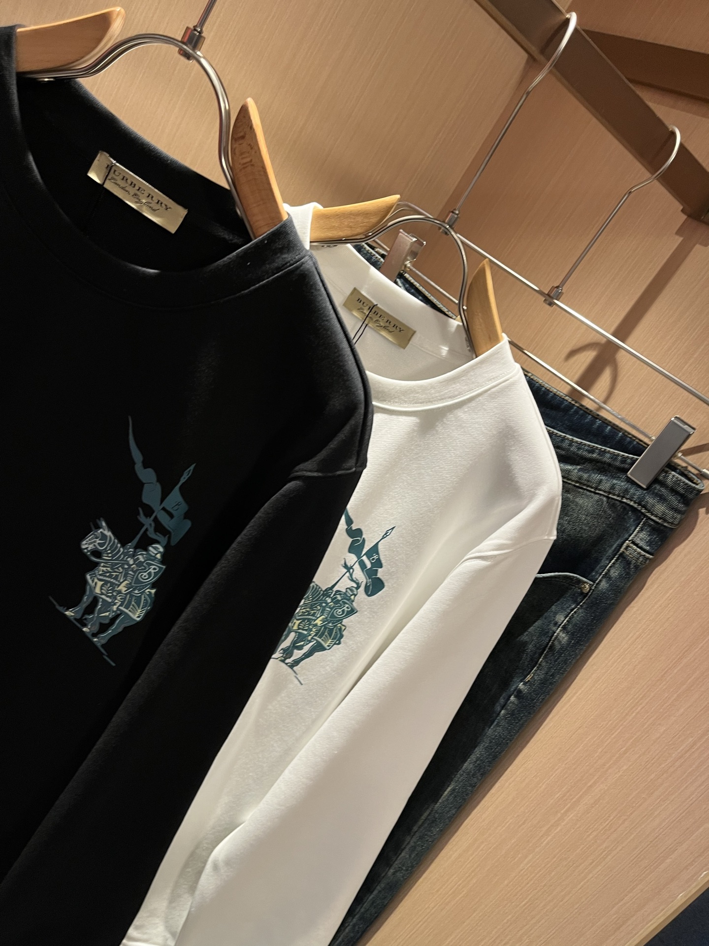 BURBER*Y巴*莉 2025秋冬新款男女同款👫基础休闲百搭棉质圆领卫衣，男女同款卫衣！贸易公司渠道稀