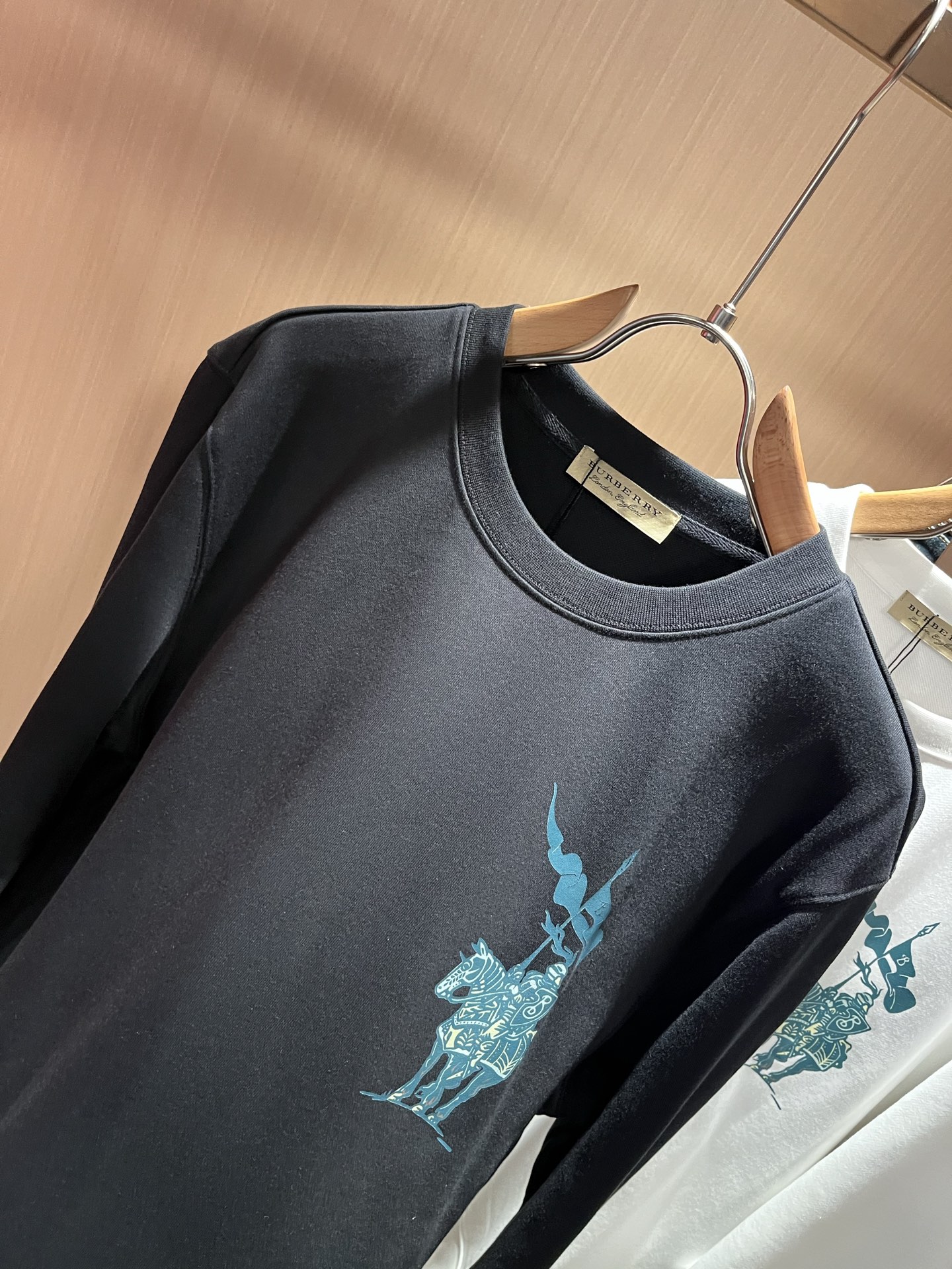 BURBER*Y巴*莉 2025秋冬新款男女同款👫基础休闲百搭棉质圆领卫衣，男女同款卫衣！贸易公司渠道稀