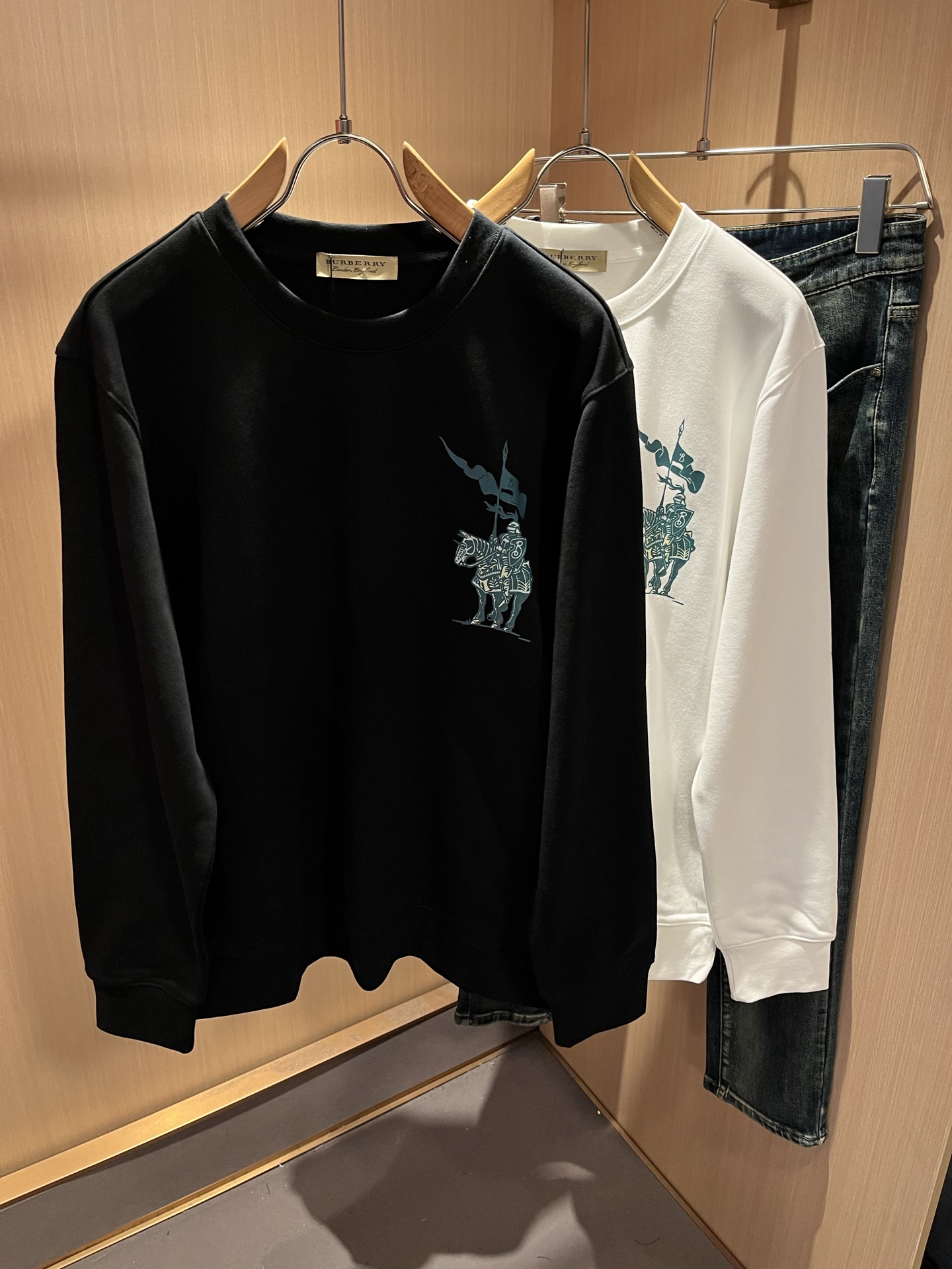 BURBER*Y巴*莉 2025秋冬新款男女同款👫基础休闲百搭棉质圆领卫衣，男女同款卫衣！贸易公司渠道稀