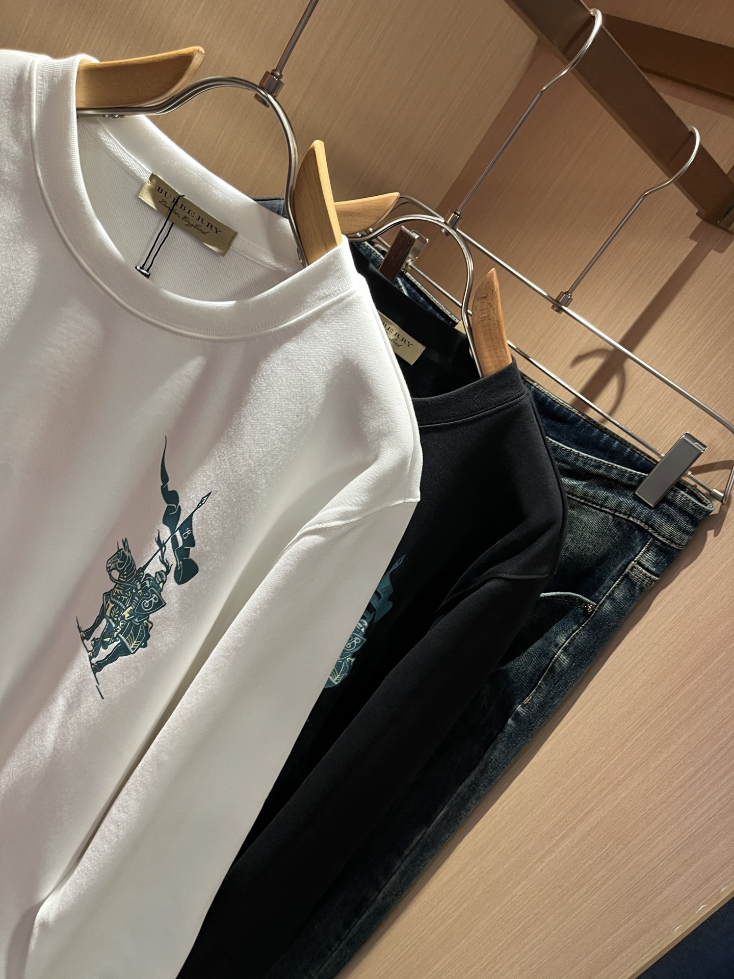 BURBER*Y巴*莉 2025秋冬新款男女同款👫基础休闲百搭棉质圆领卫衣，男女同款卫衣！贸易公司渠道稀